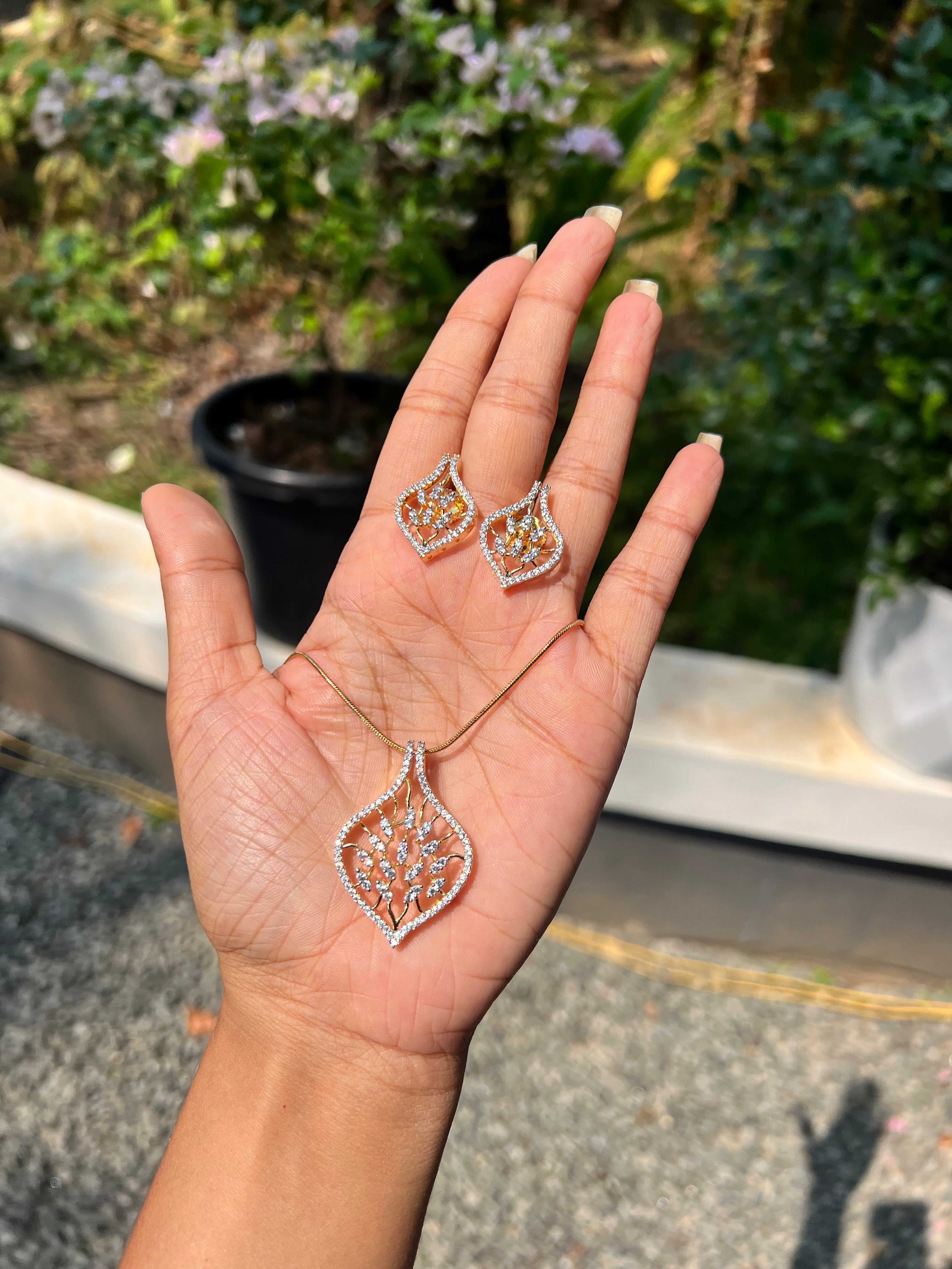 Premium diamond finish pendant set product code D20