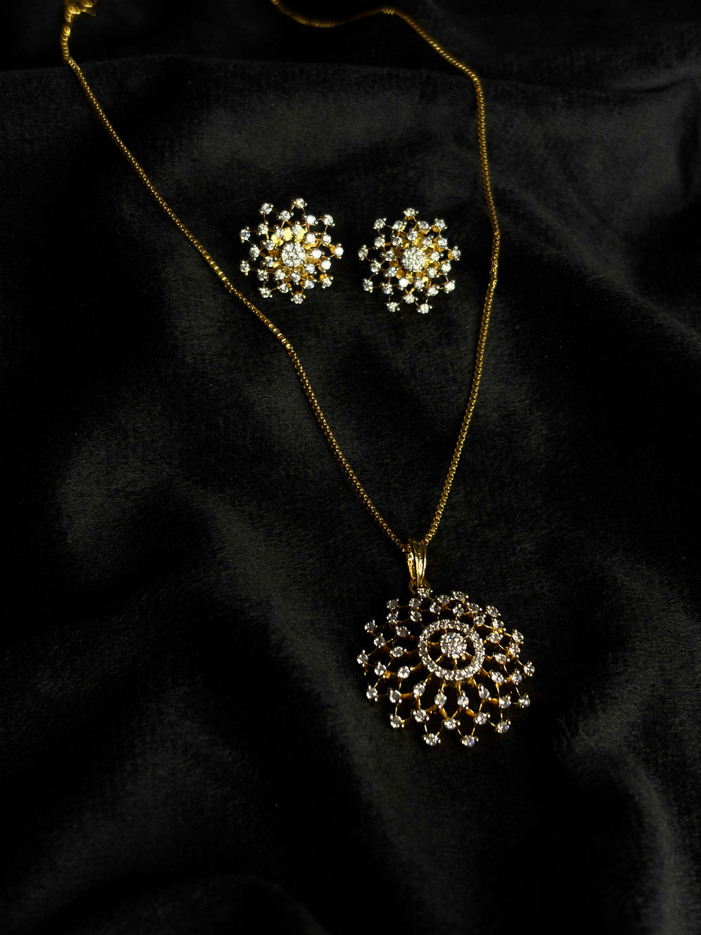 Premium diamond finish pendant set code D345