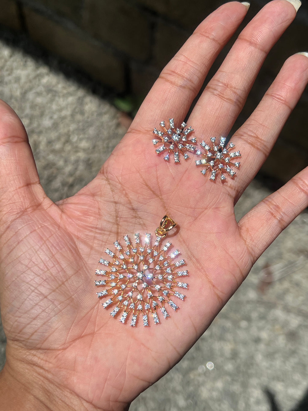 Premium diamond finish pendant set