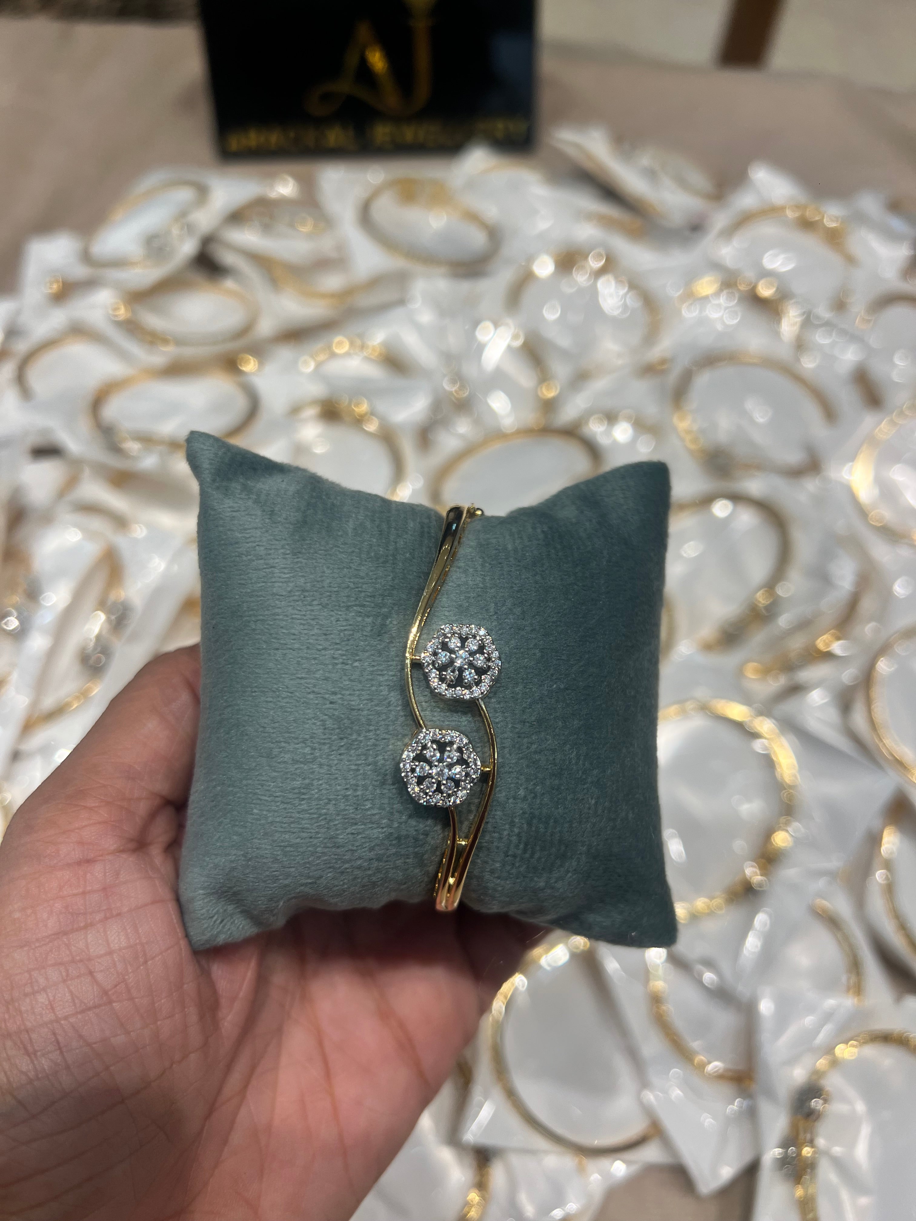 Premium diamond finish openable bracelet product code B15