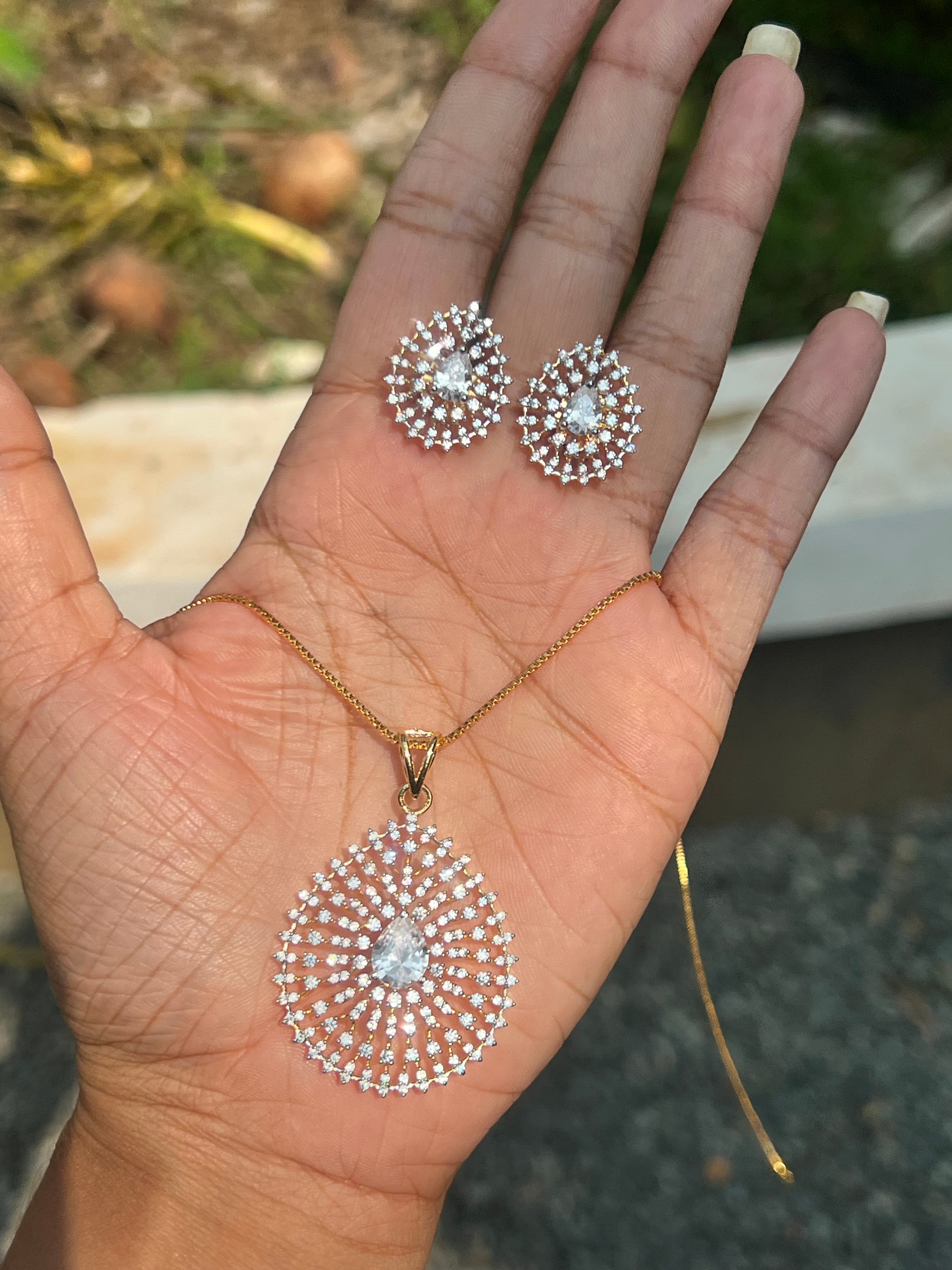 Premium diamond finish pendant set product code D134