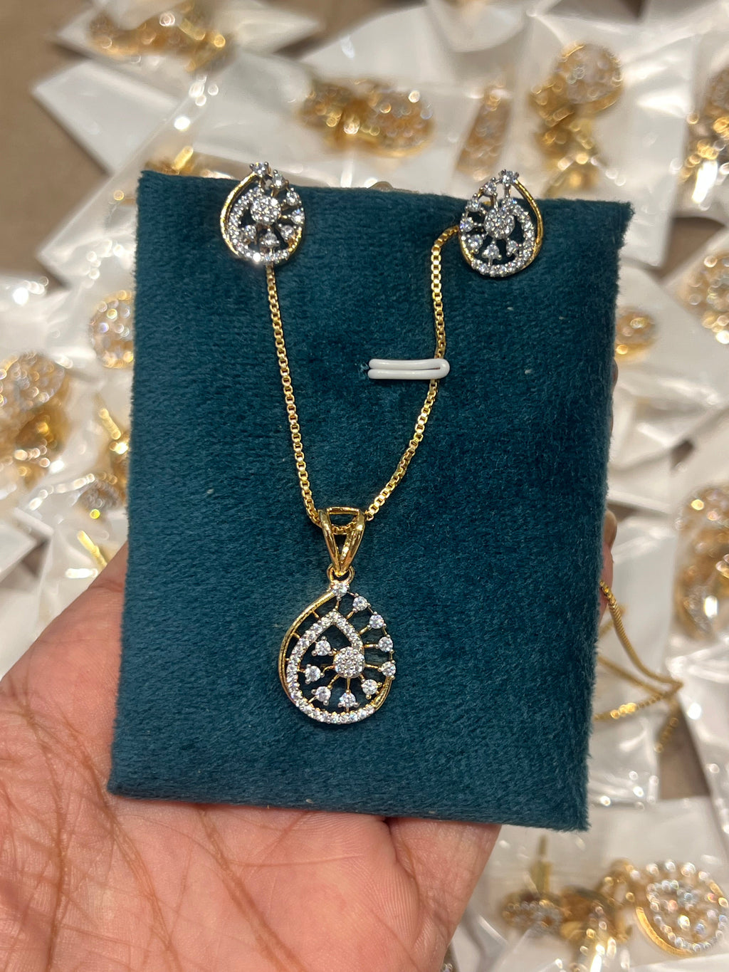 Premium diamond finish pendant set product code D224