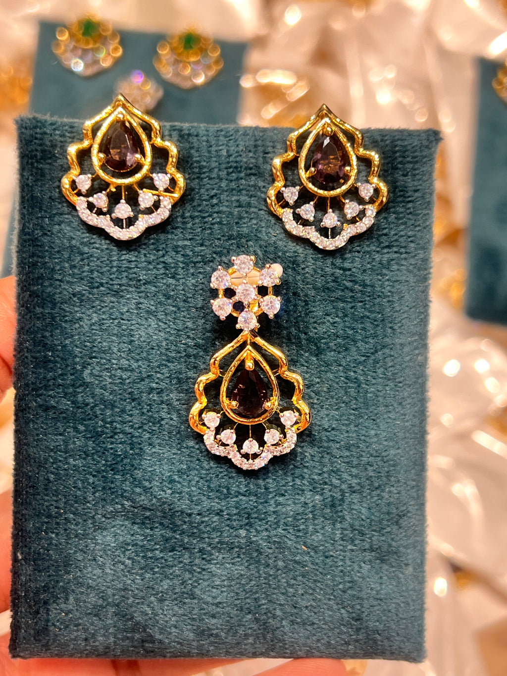 Premium diamond finish pendant set product code D355
