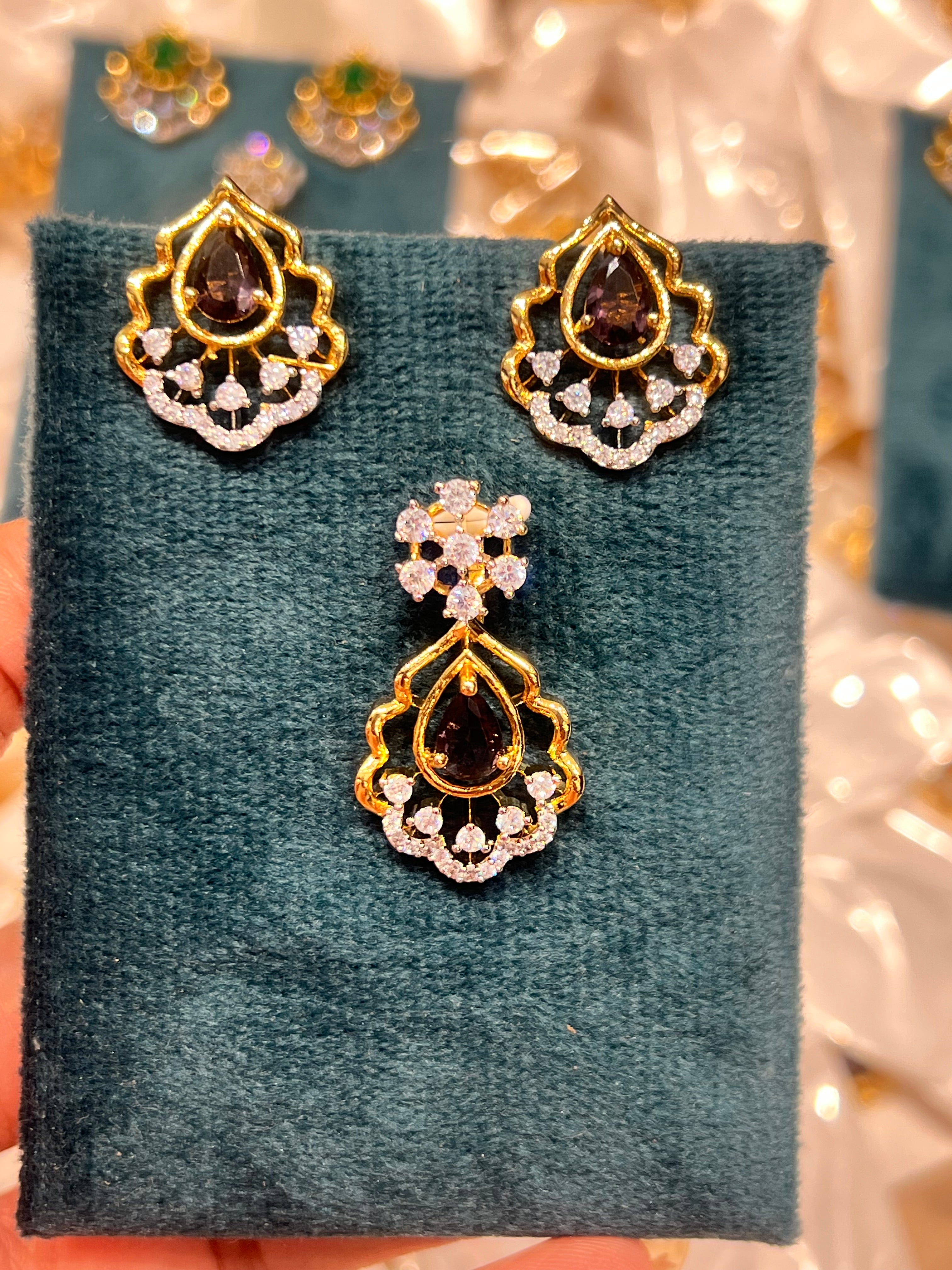 Premium diamond finish pendant set product code D355