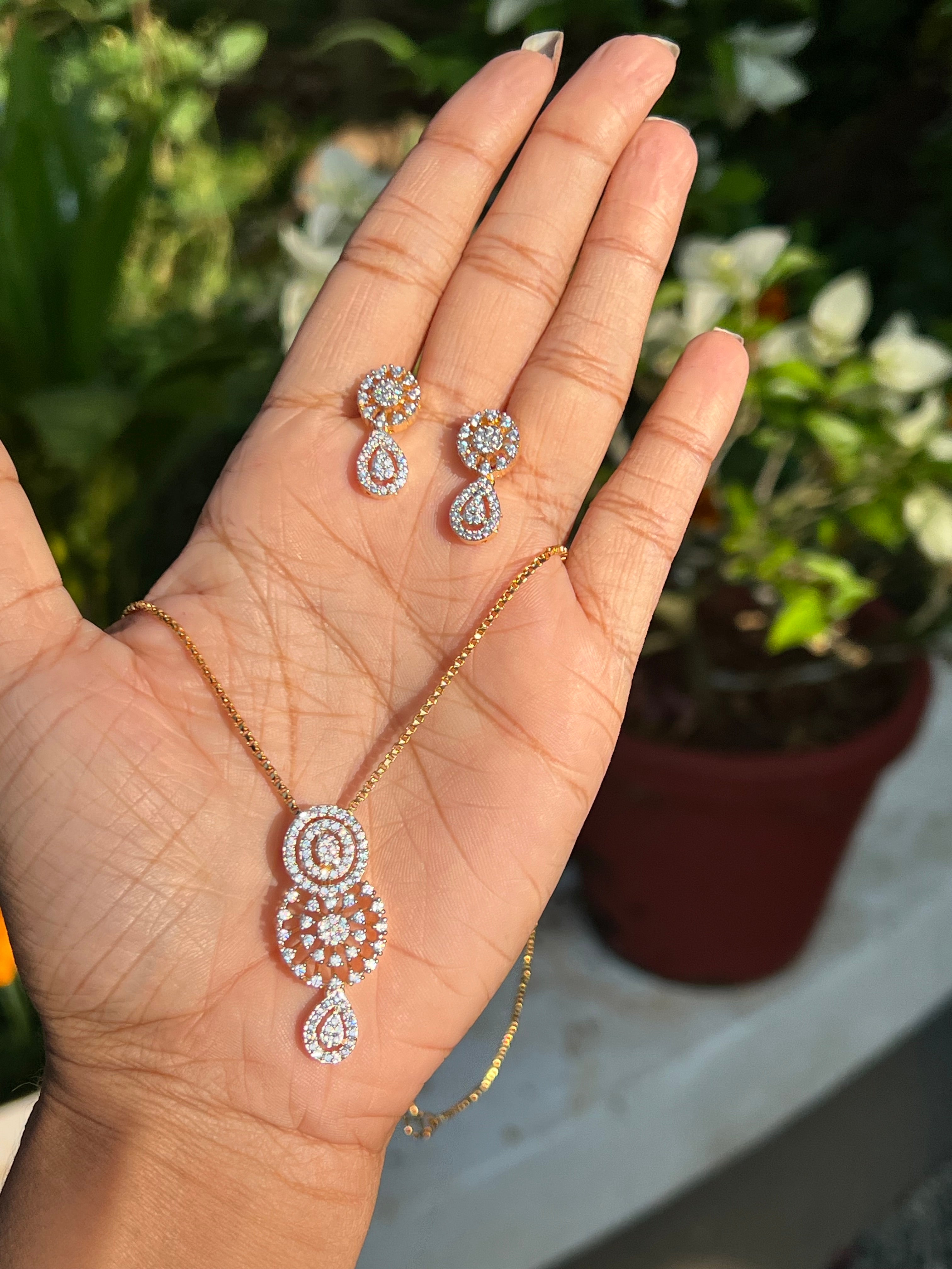 Premium diamond finish pendant set product code D38