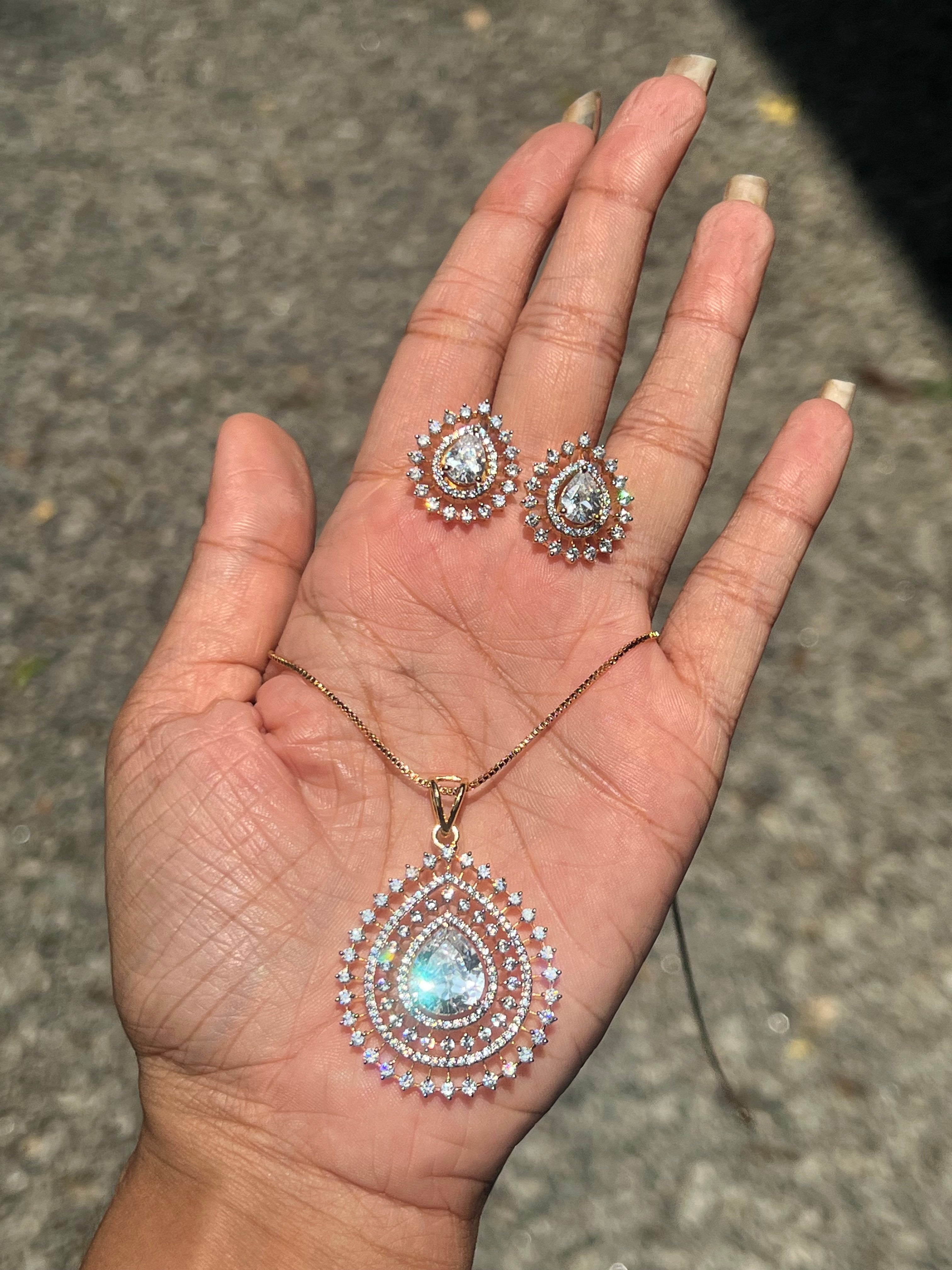 Premium diamond finish pendant set product code D67