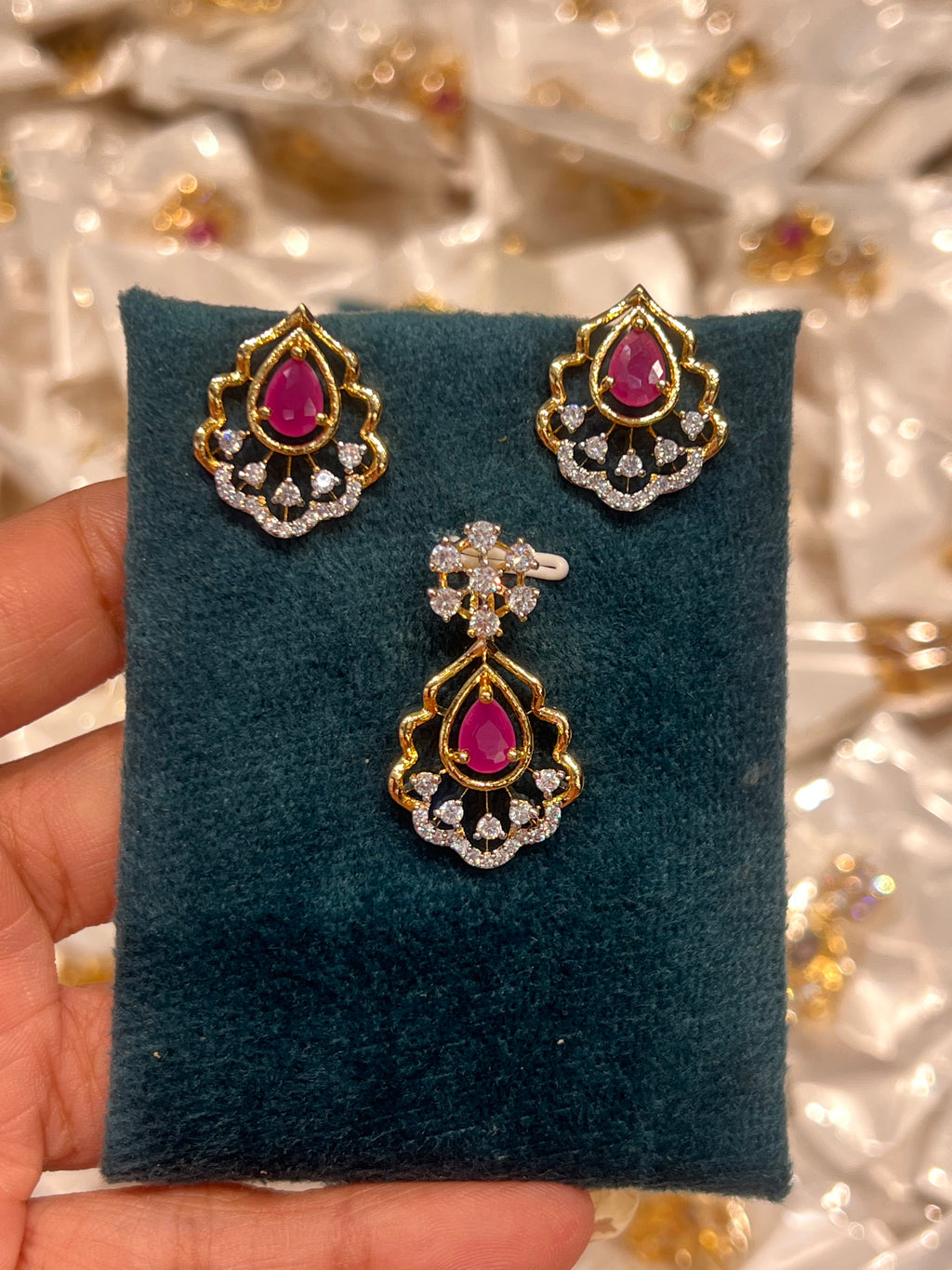 Premium diamond finish pendant set product code D355