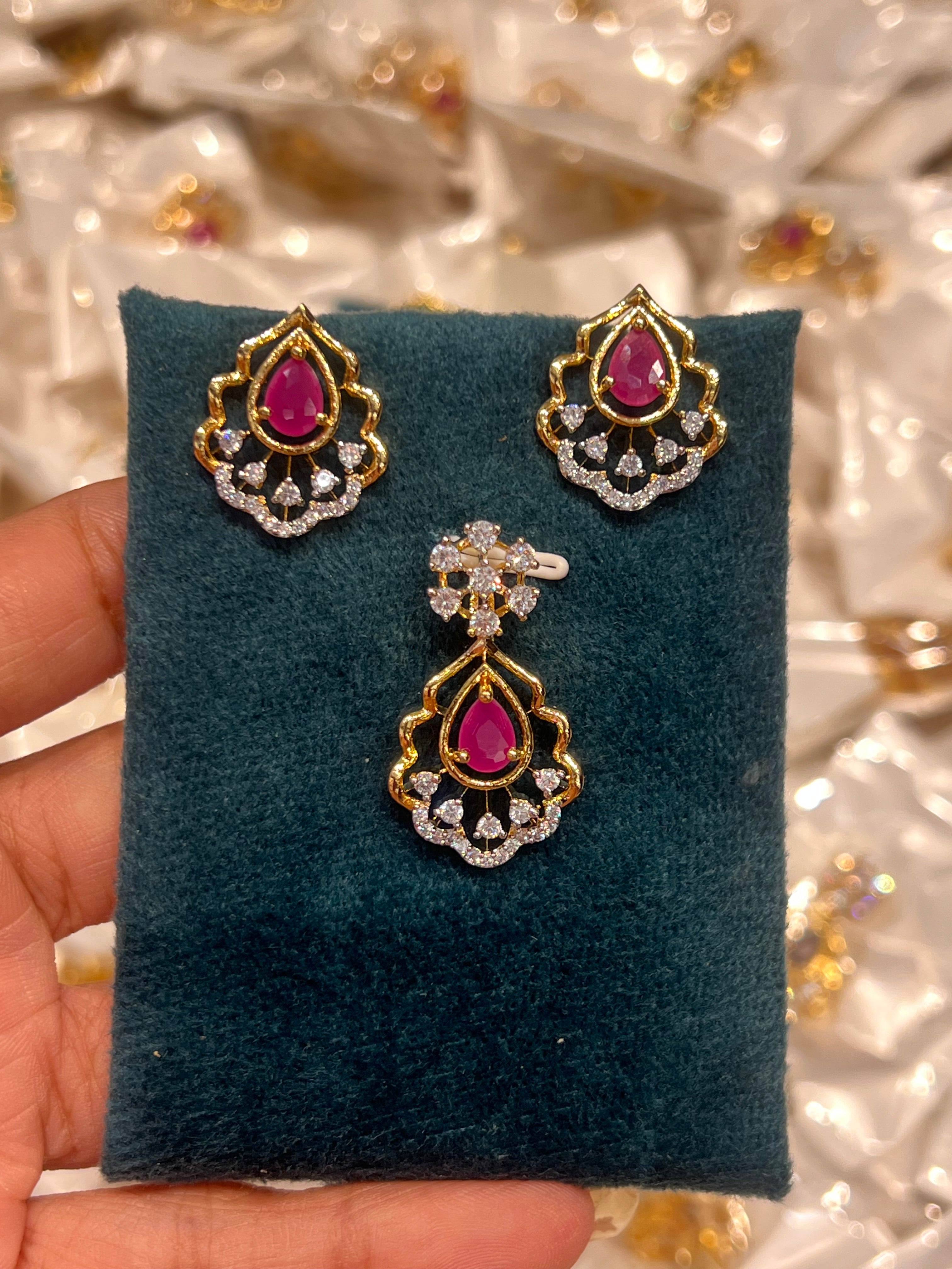 Premium diamond finish pendant set product code D355