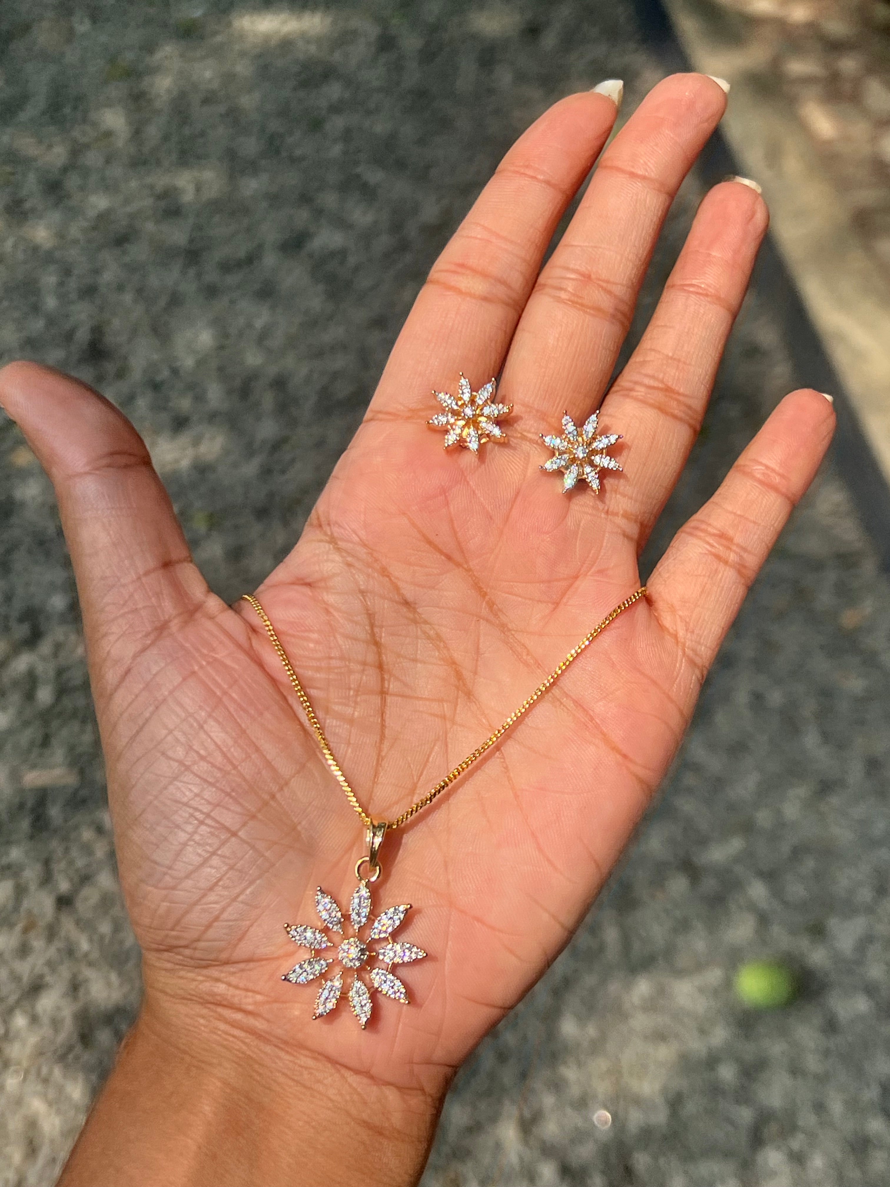 Premium diamond finish pendant set product code D112