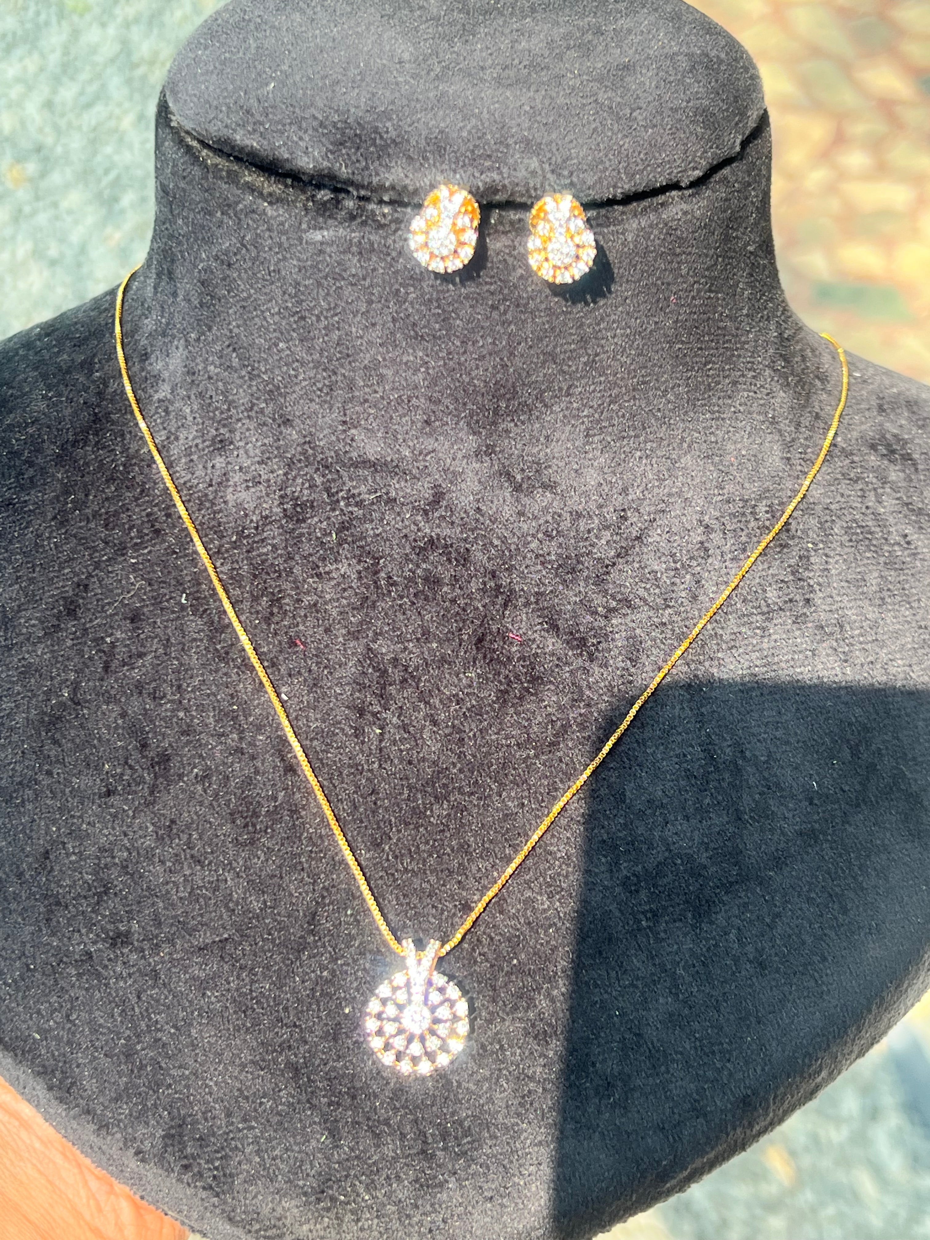 Premium diamond finish pendant set product code D105