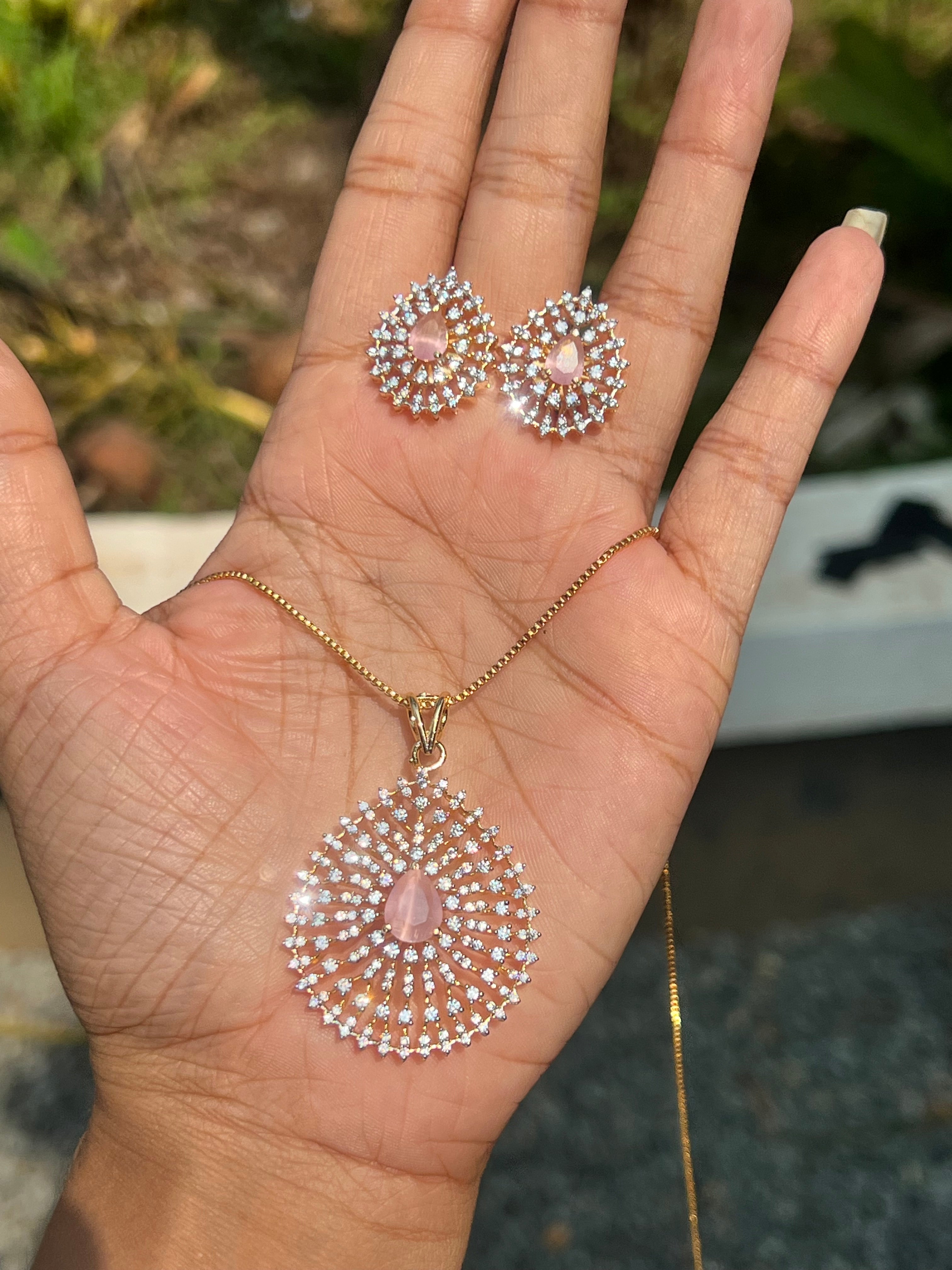 Premium diamond finish pendant set product code D134