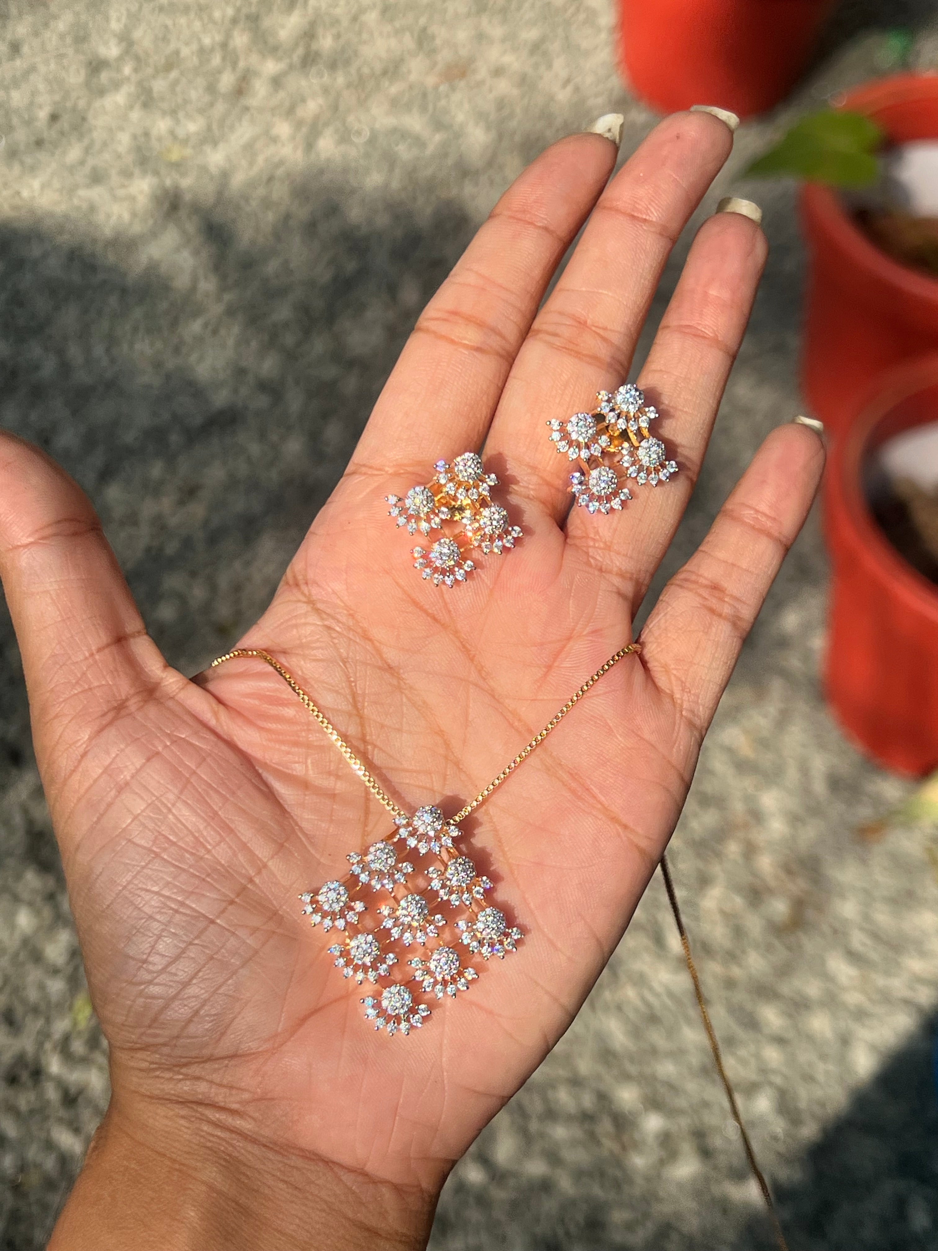 Premium party wear diamond finish pendant set product code D129