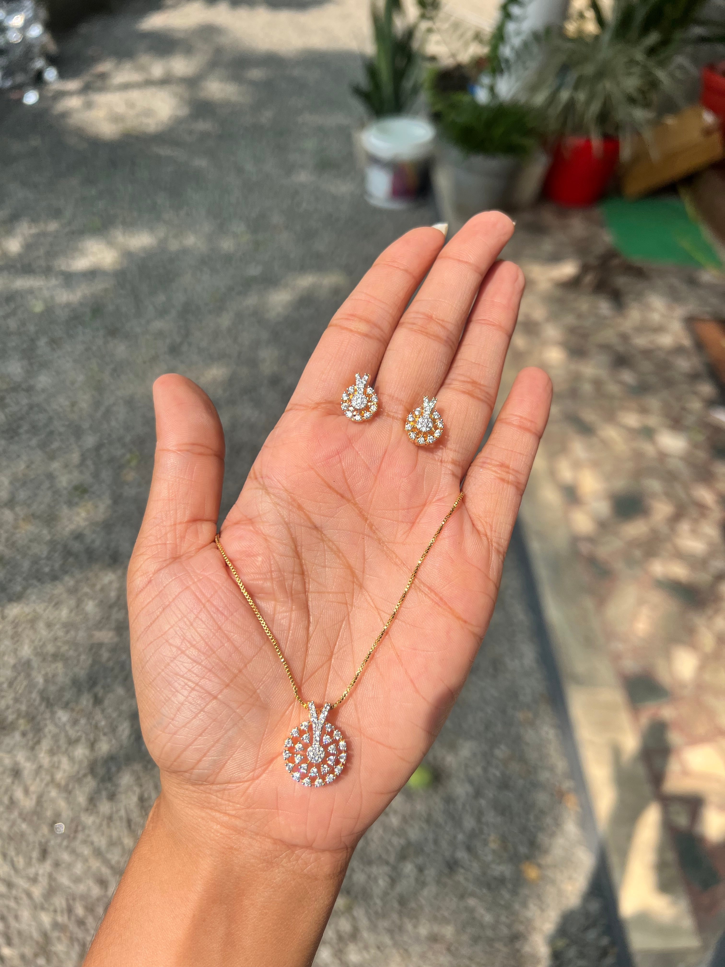 Premium diamond finish pendant set product code D105