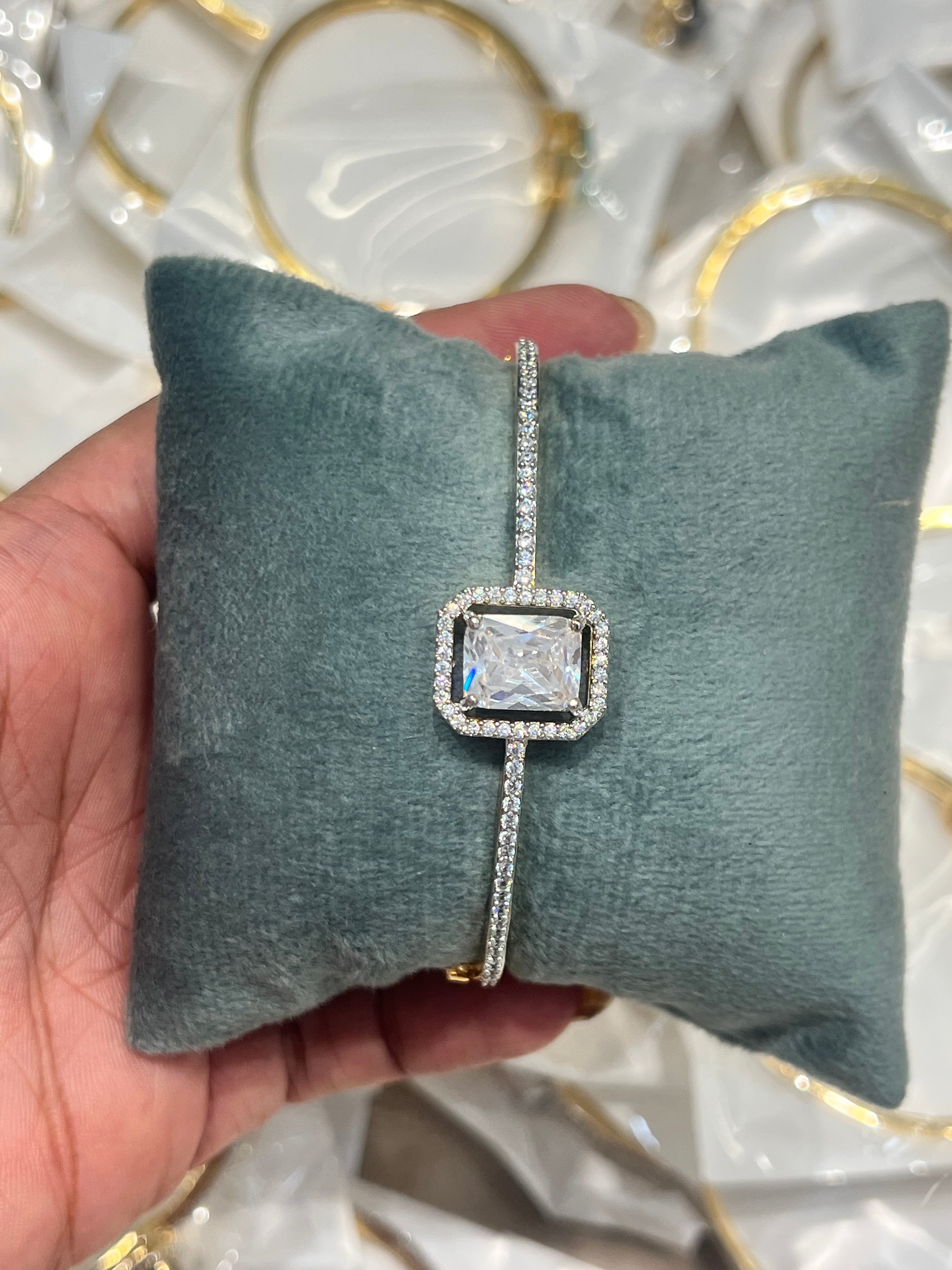 Premium diamond finish bracelet product code B9