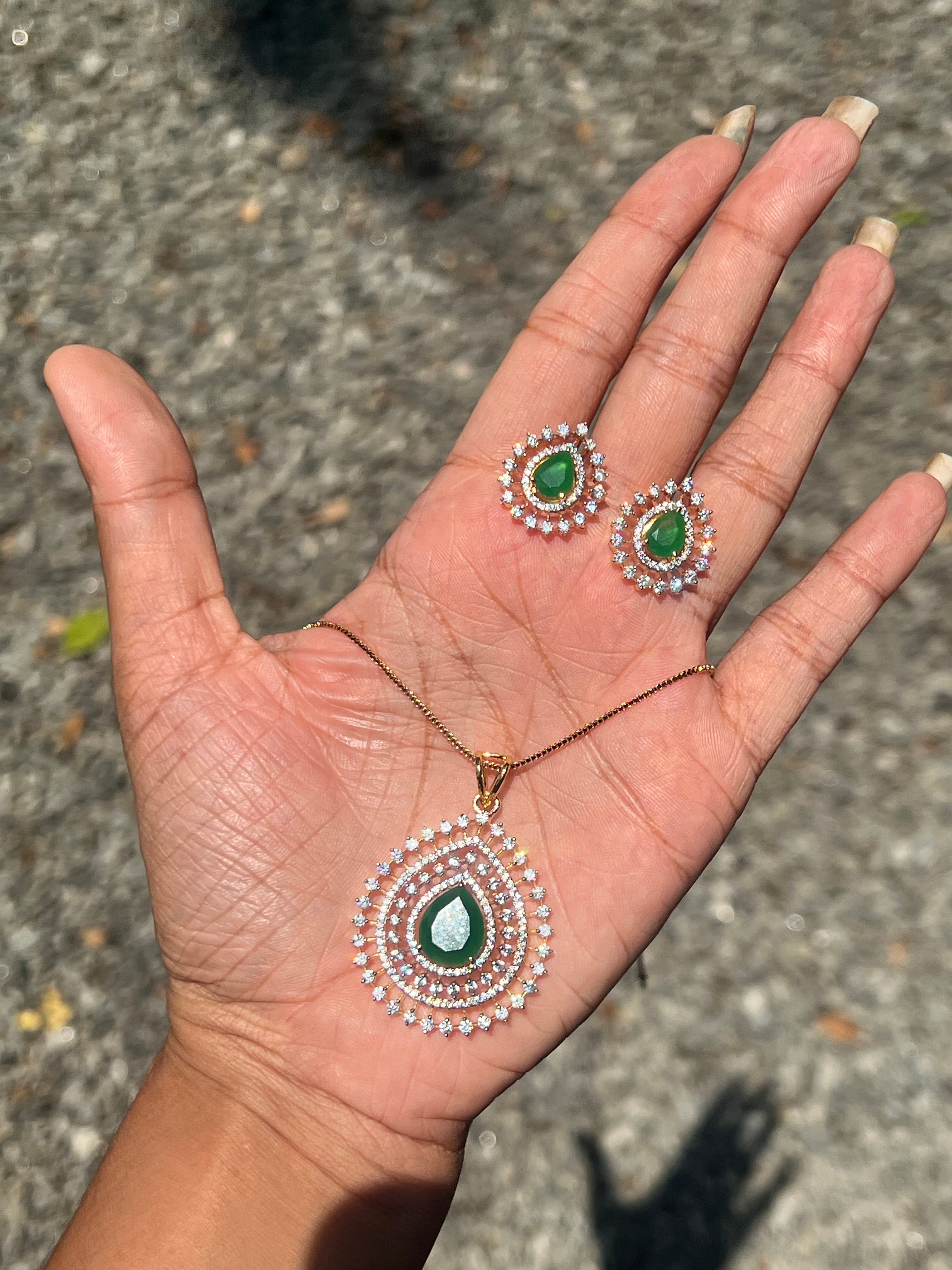Premium diamond finish pendant set product code D67