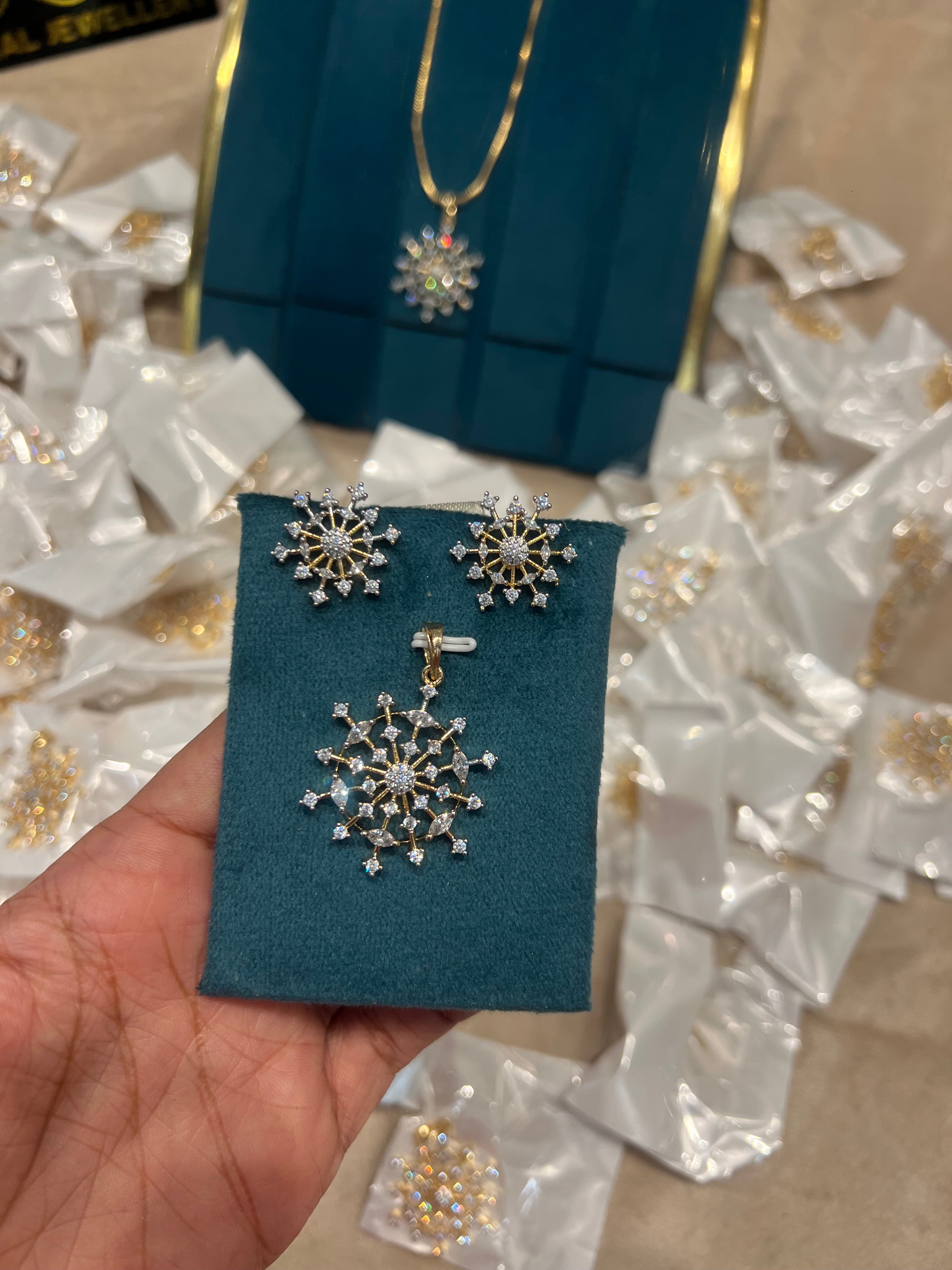 Premium diamond finish pendant set product code D200
