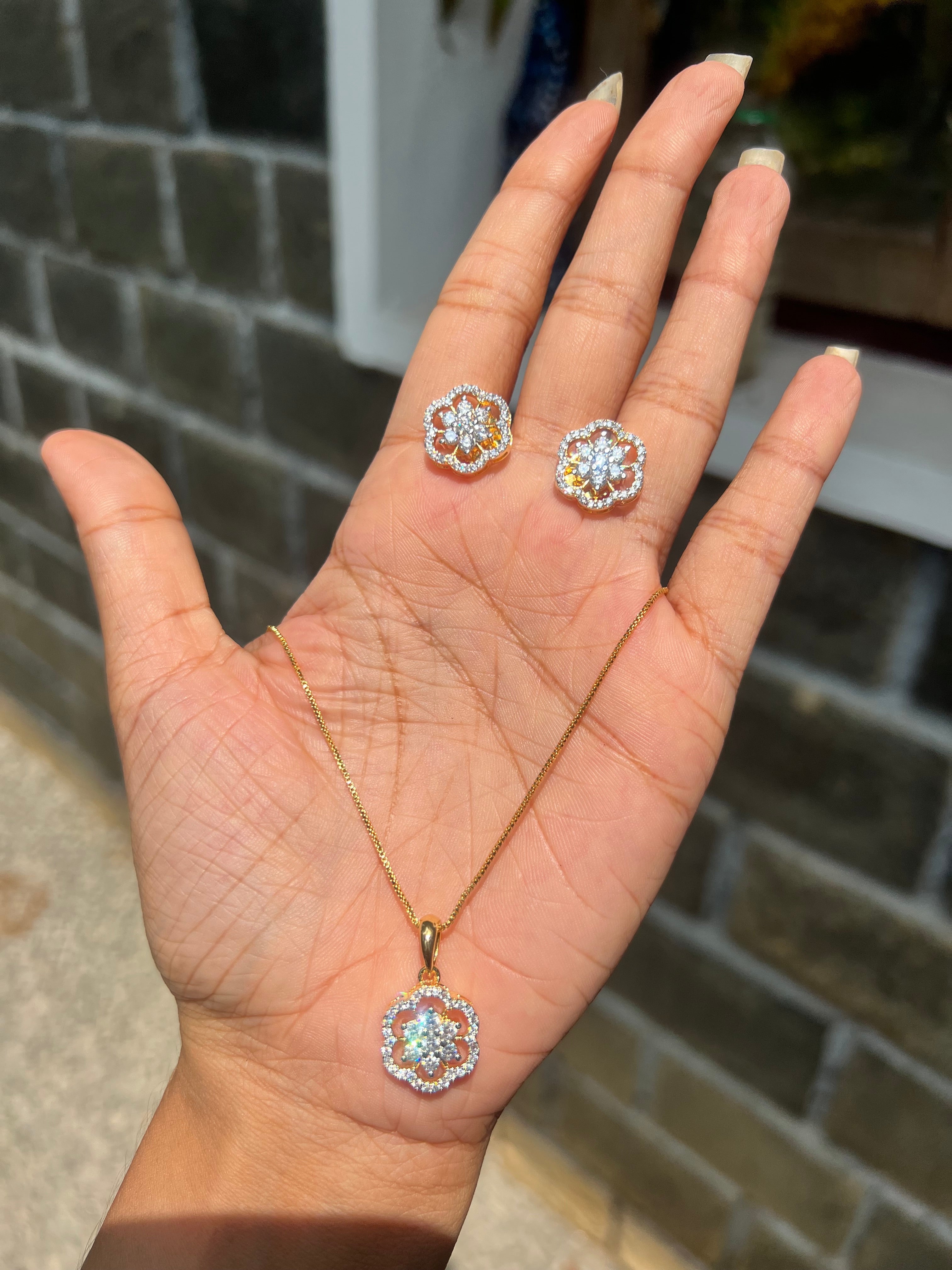 Premium occasion nyt party wear diamond finish pendant set product code D140