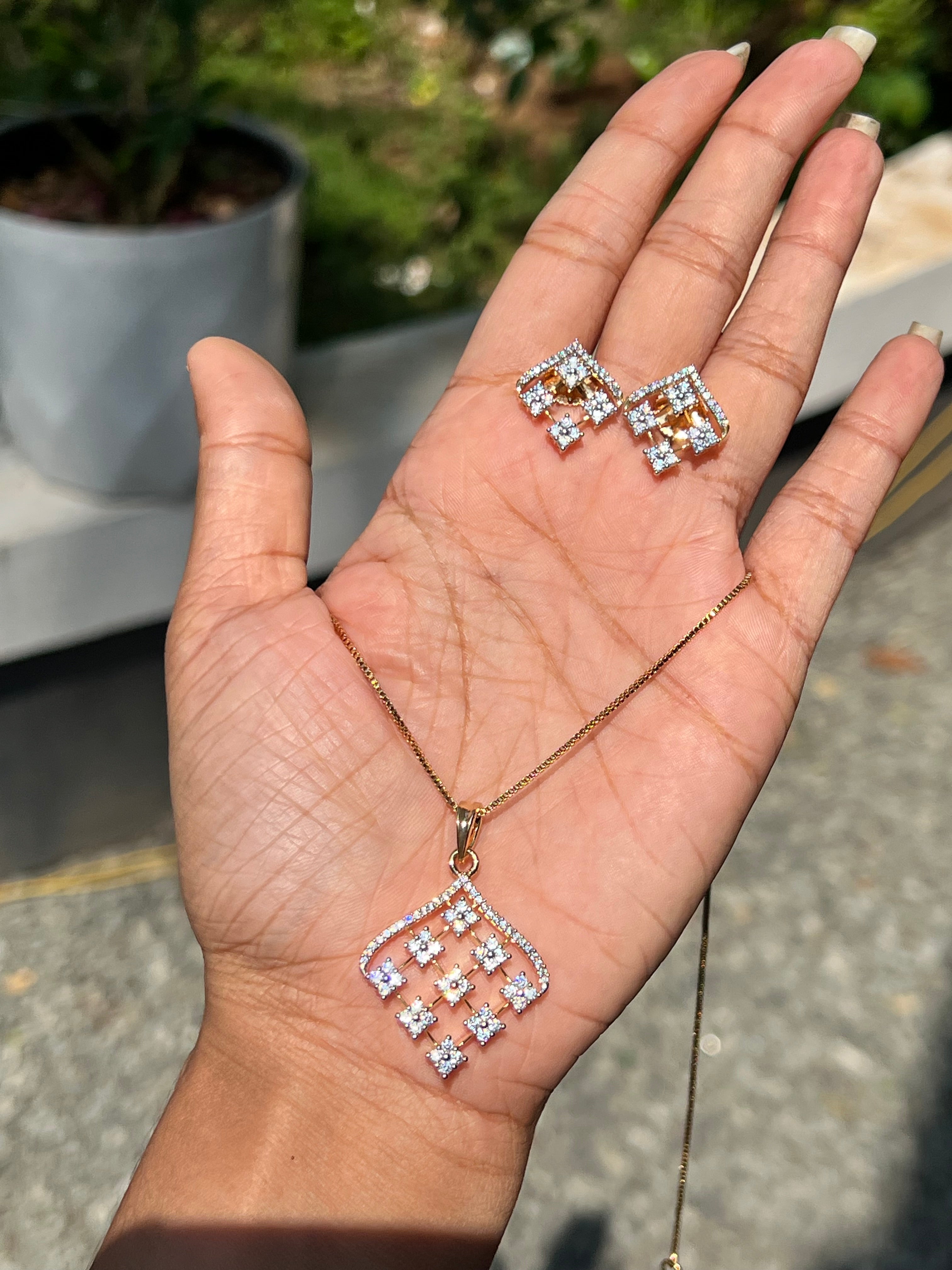 Premium diamond finish pendant set product code D70