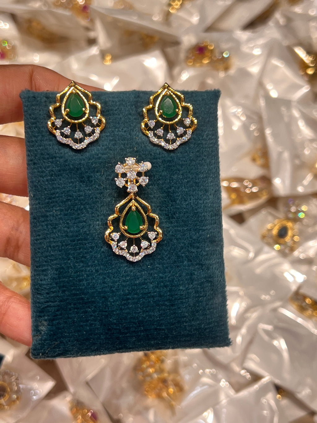 Premium diamond finish pendant set product code D355
