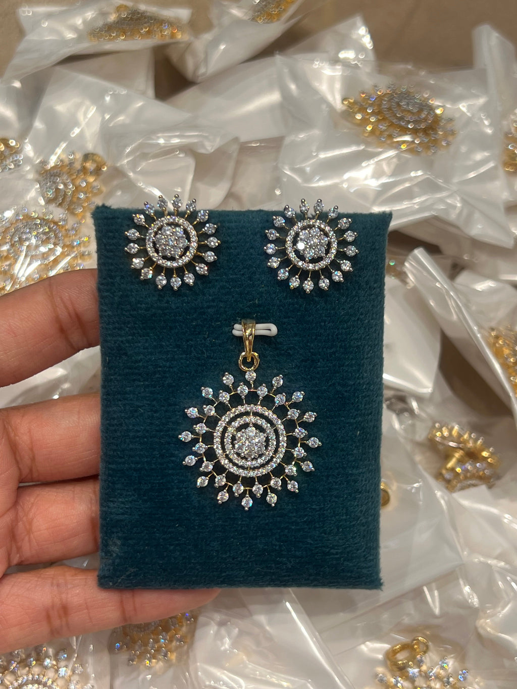 Premium diamond finish pendant set product code D77