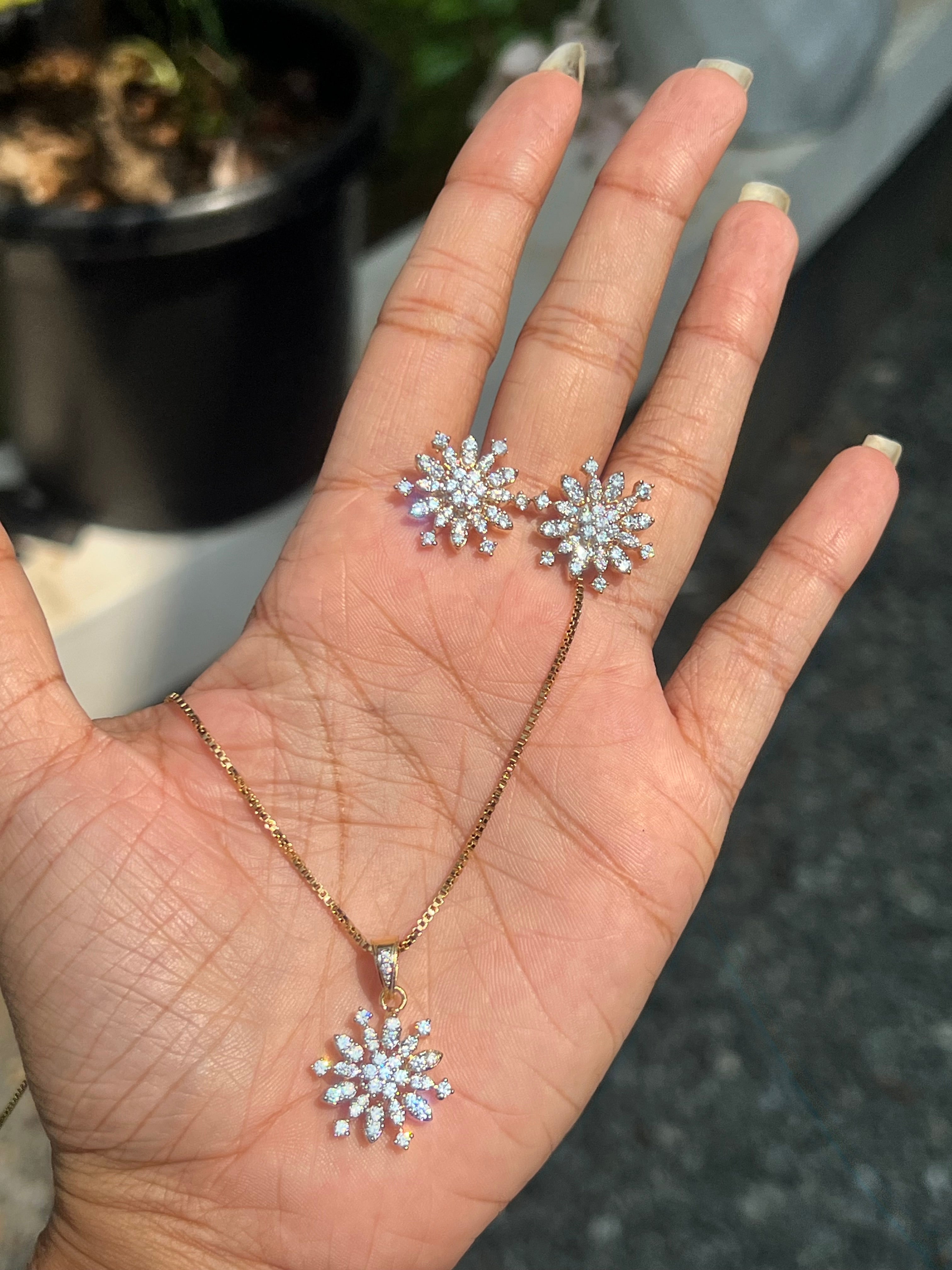 Premium diamond finish pendant and Rosegold pendant set product code D15