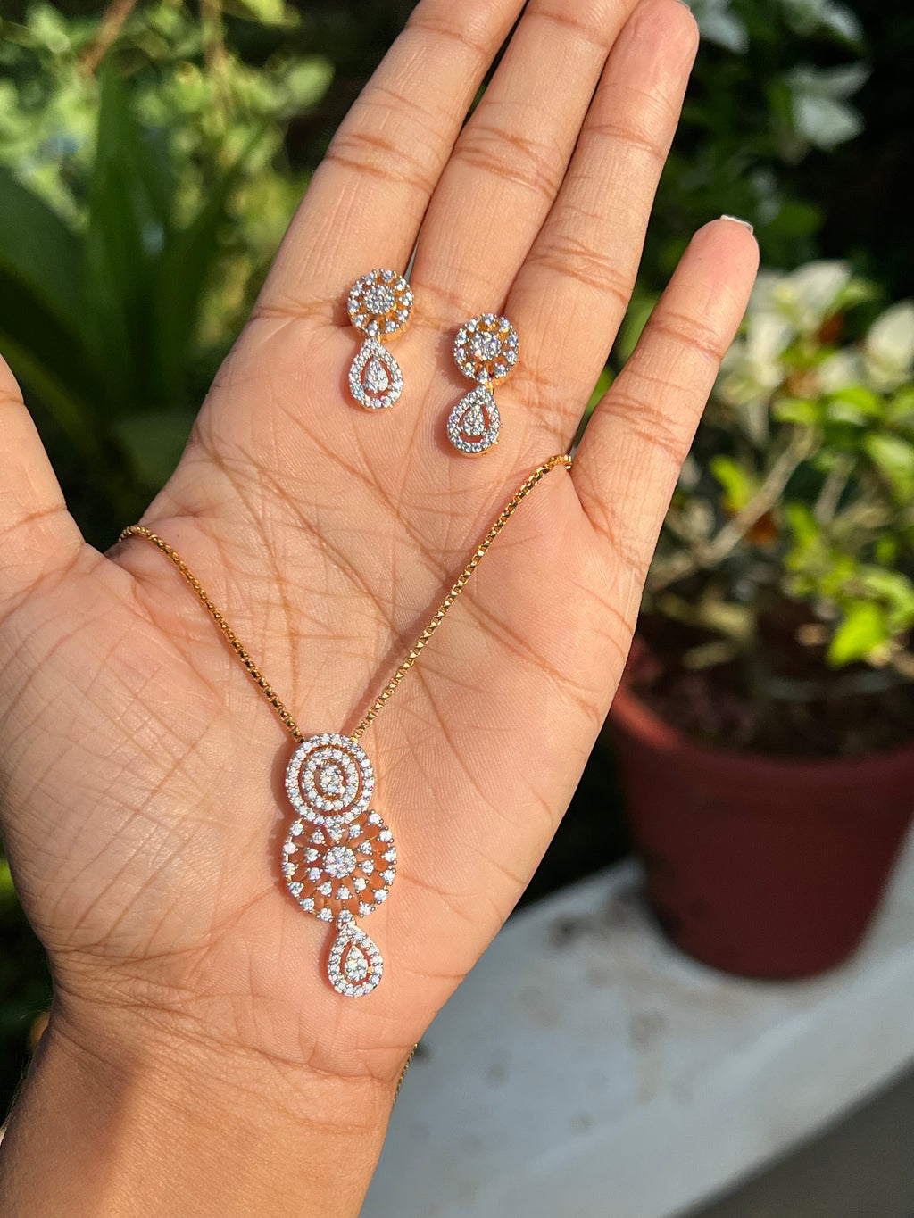 Premium diamond finish pendant set product code D38