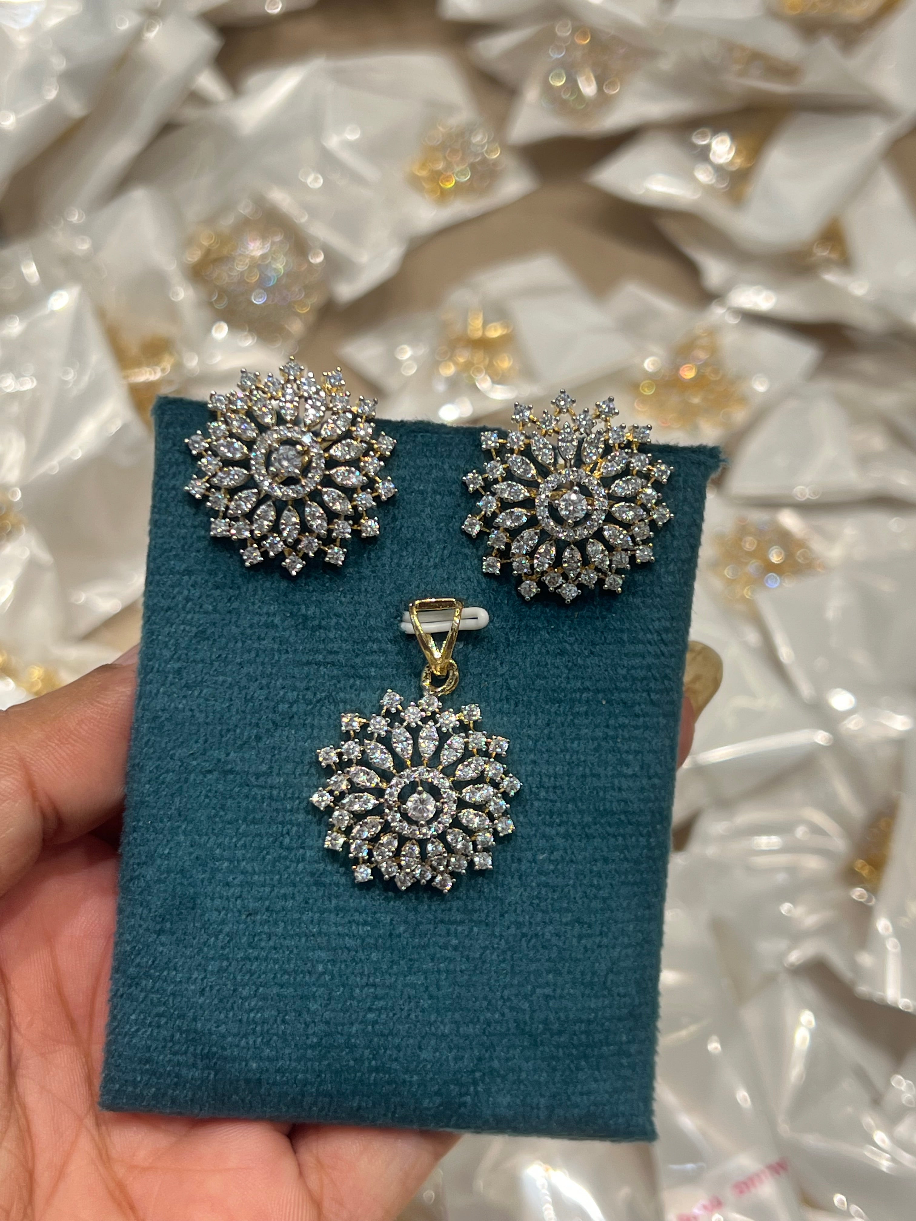 Premium diamond finish pendant set product code D293