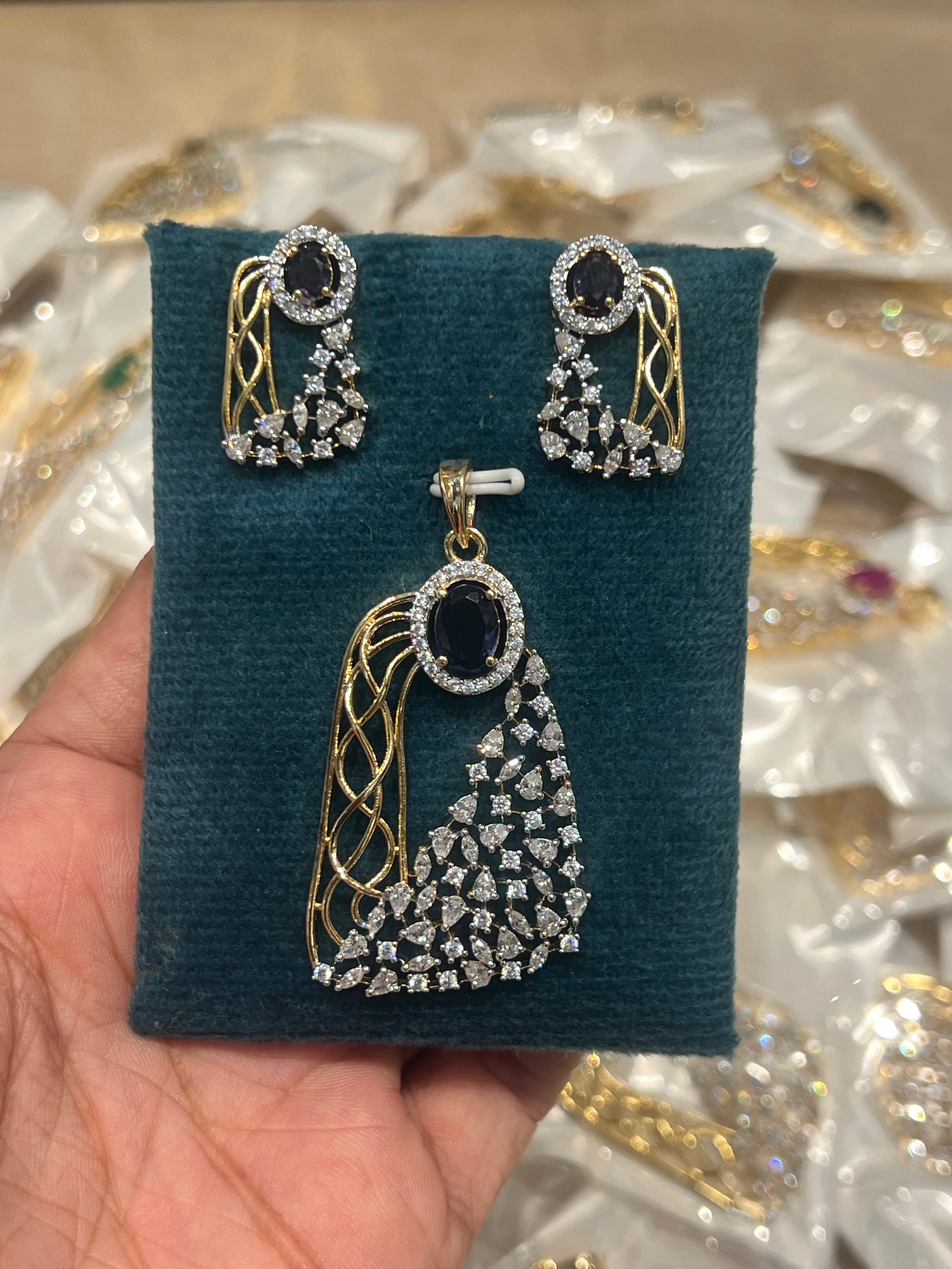 Premium diamond finish pendant set product code D39