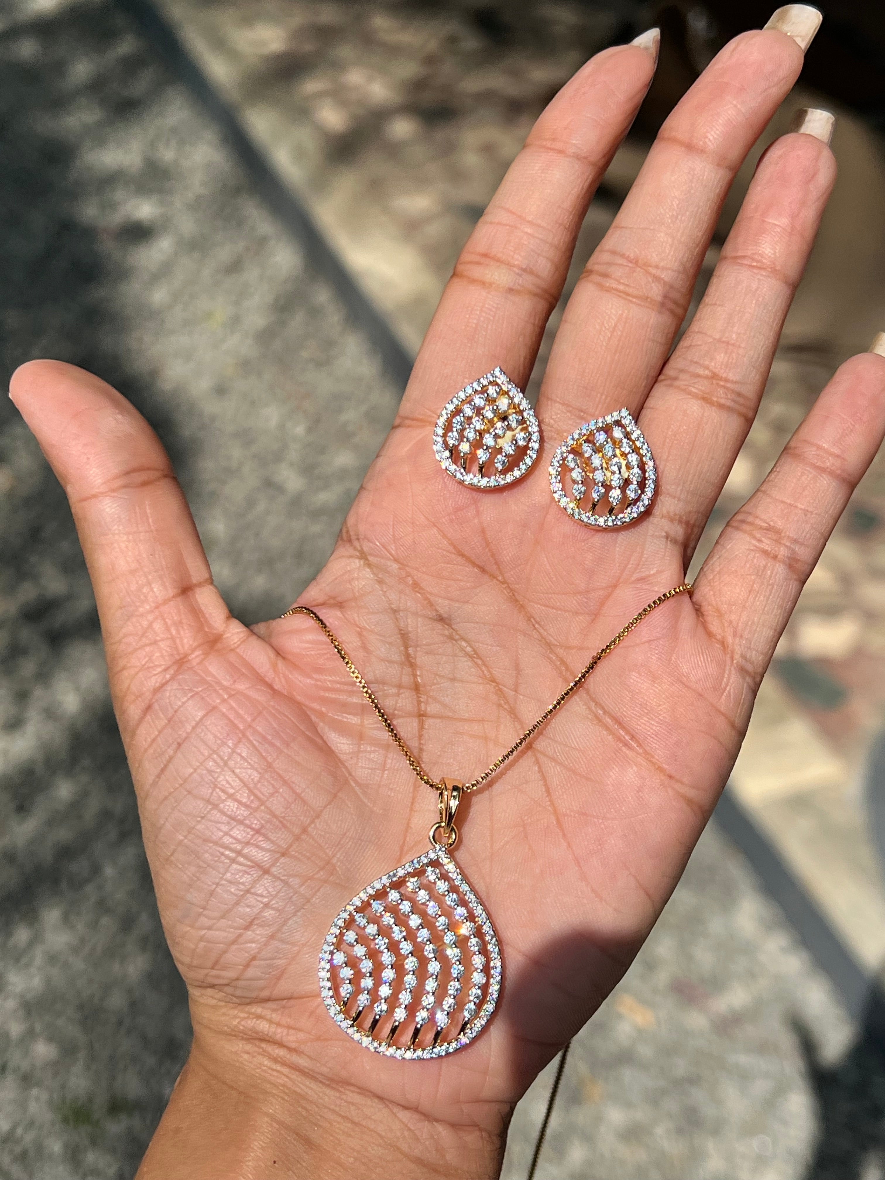 Premium diamond finish pendant set product code D78 (5 days dispatch time)