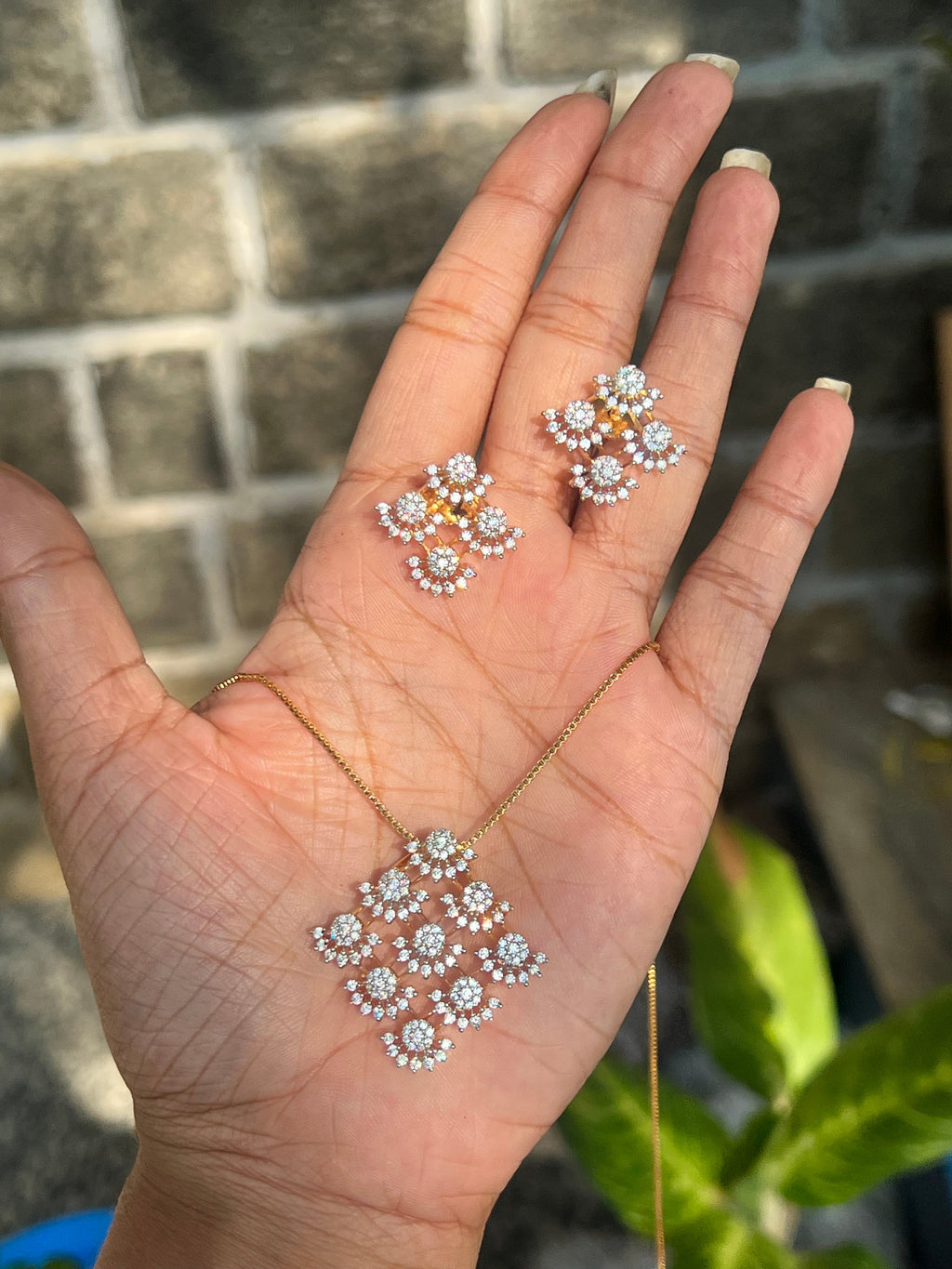 Premium party wear diamond finish pendant set product code D129