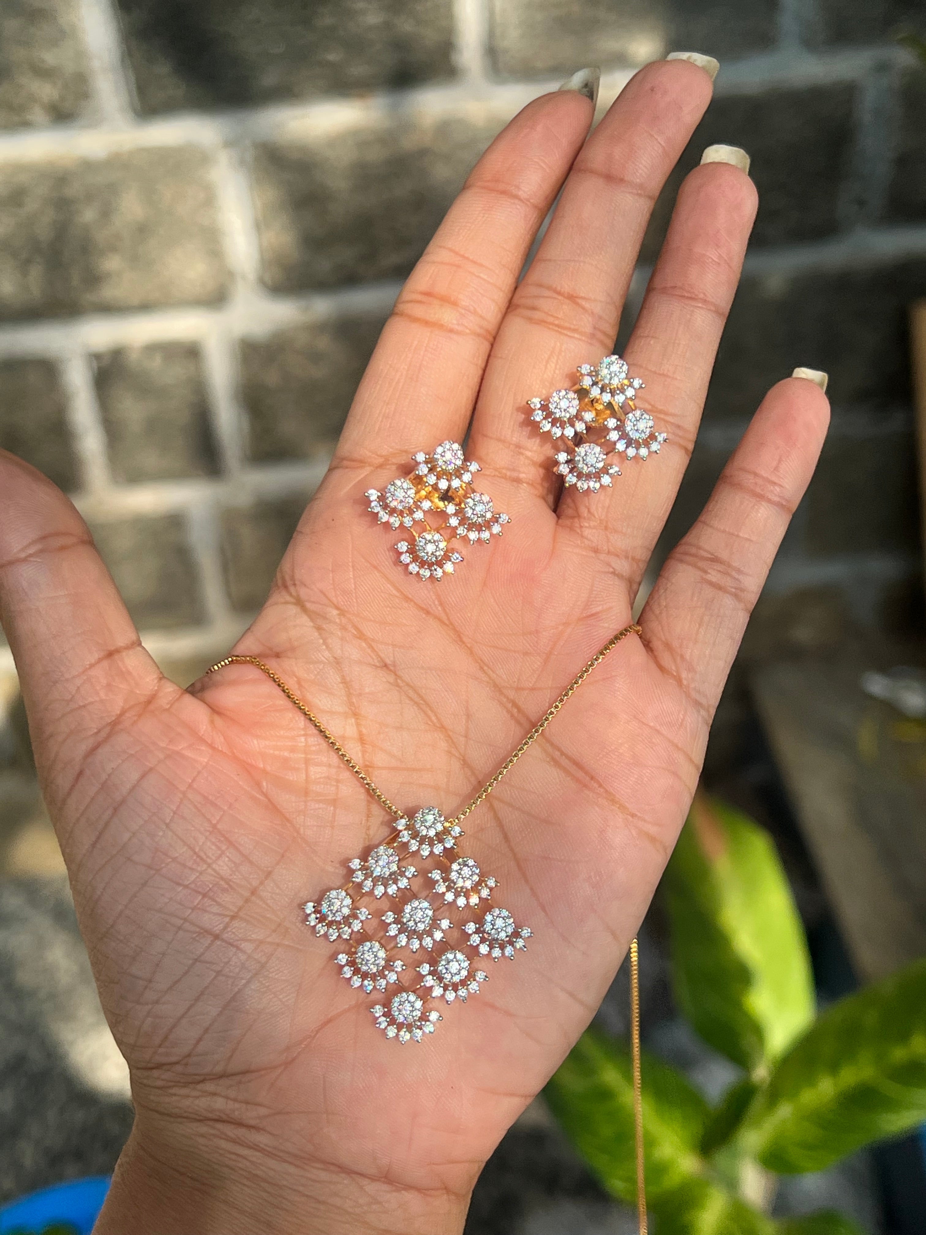 Premium party wear diamond finish pendant set product code D129