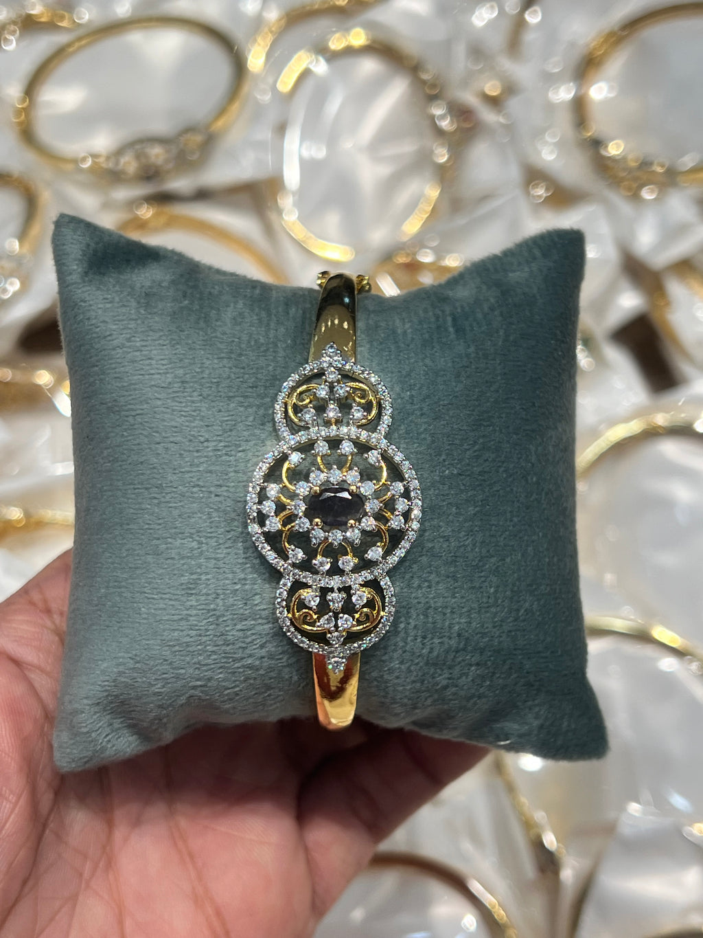 Premium diamond finish openable bracelet product code B16