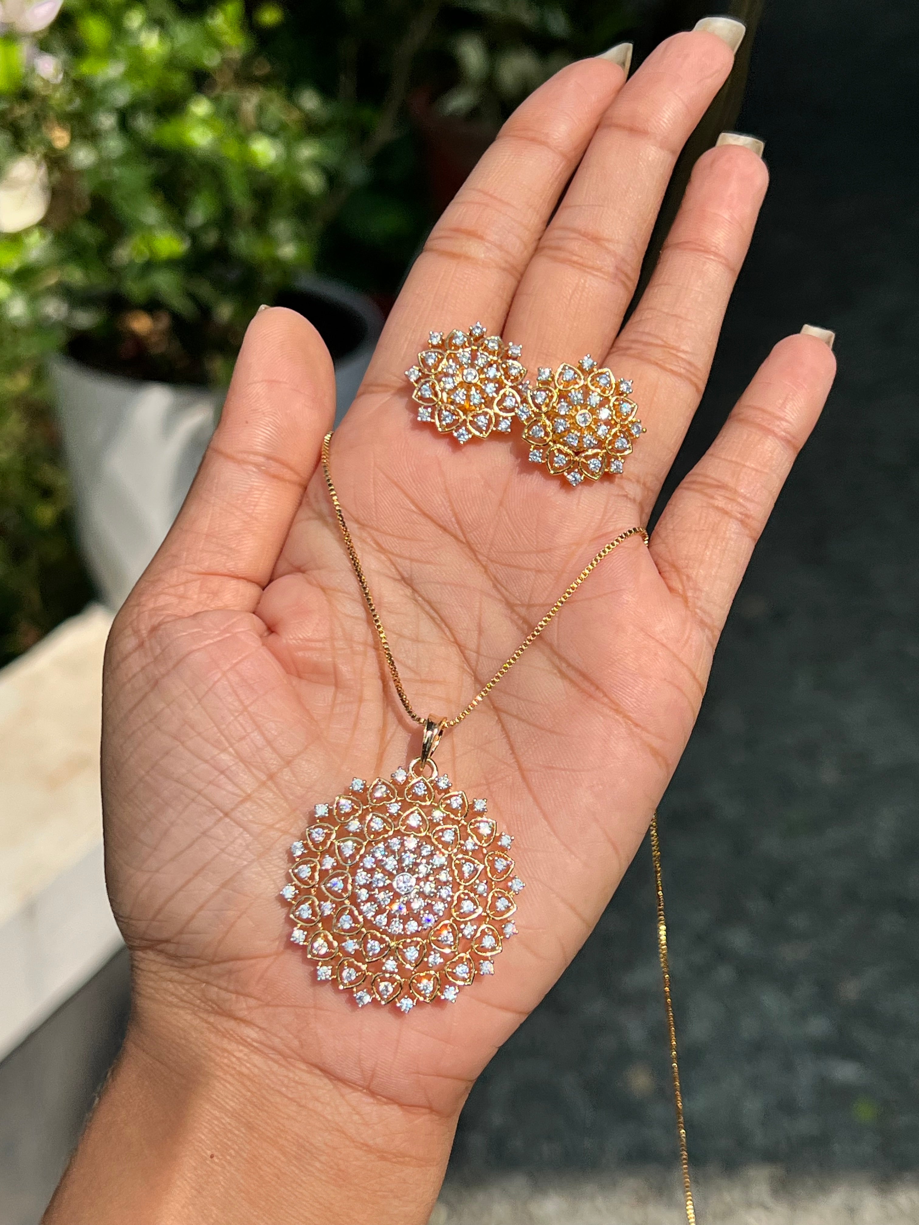 Premium diamond finish pendant set product code D66