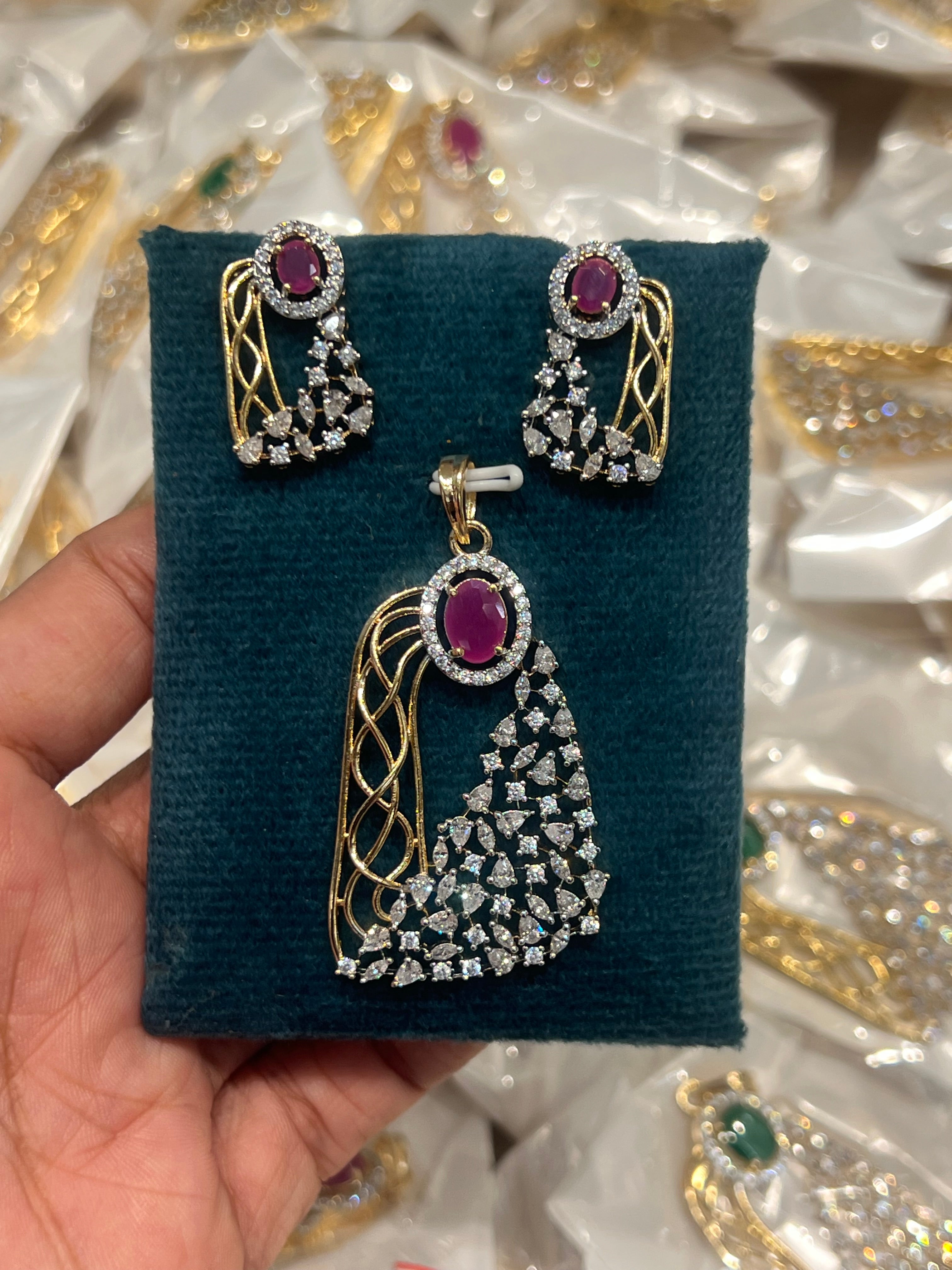 Premium diamond finish pendant set product code D39