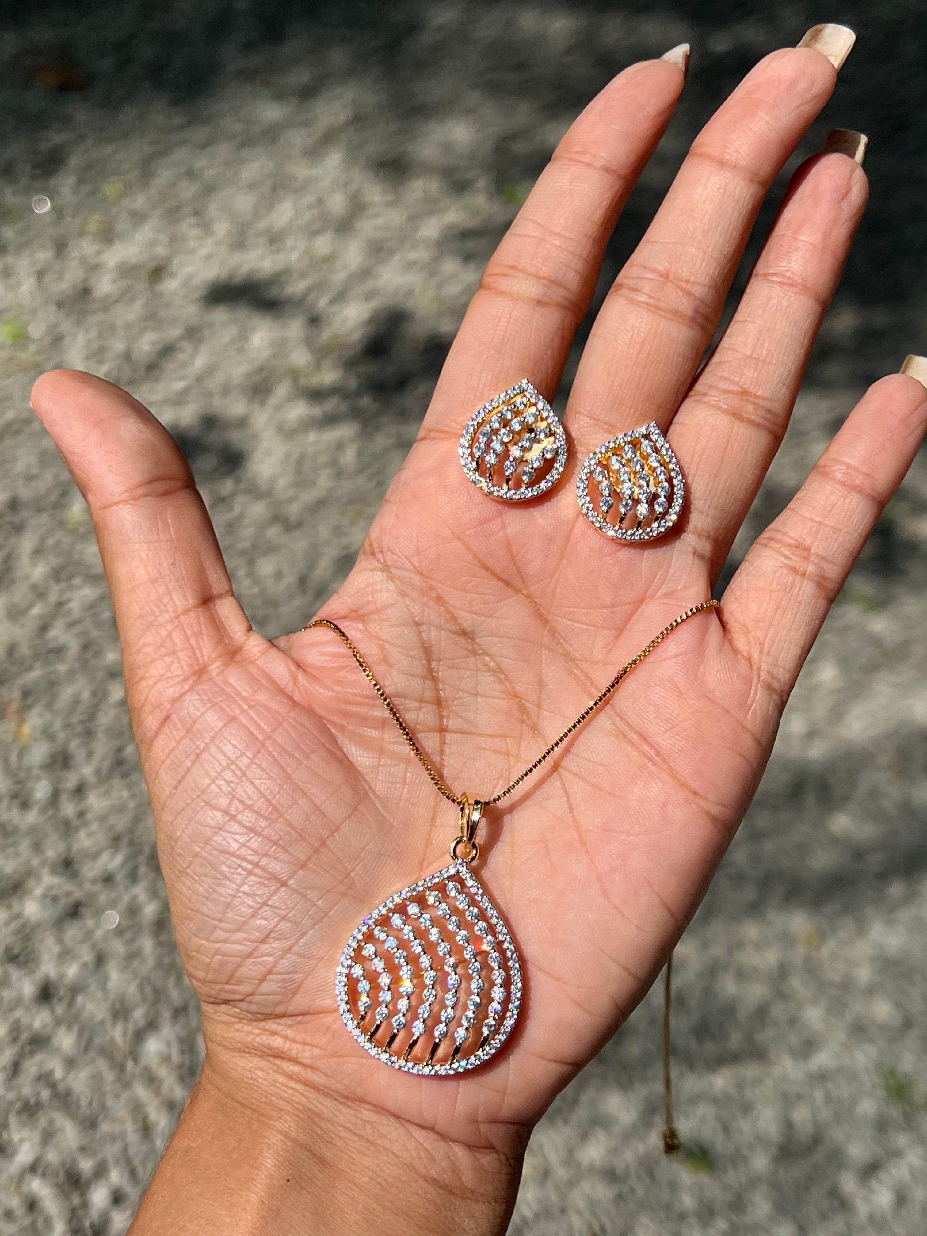 Premium diamond finish pendant set product code D78 (5 days dispatch time)