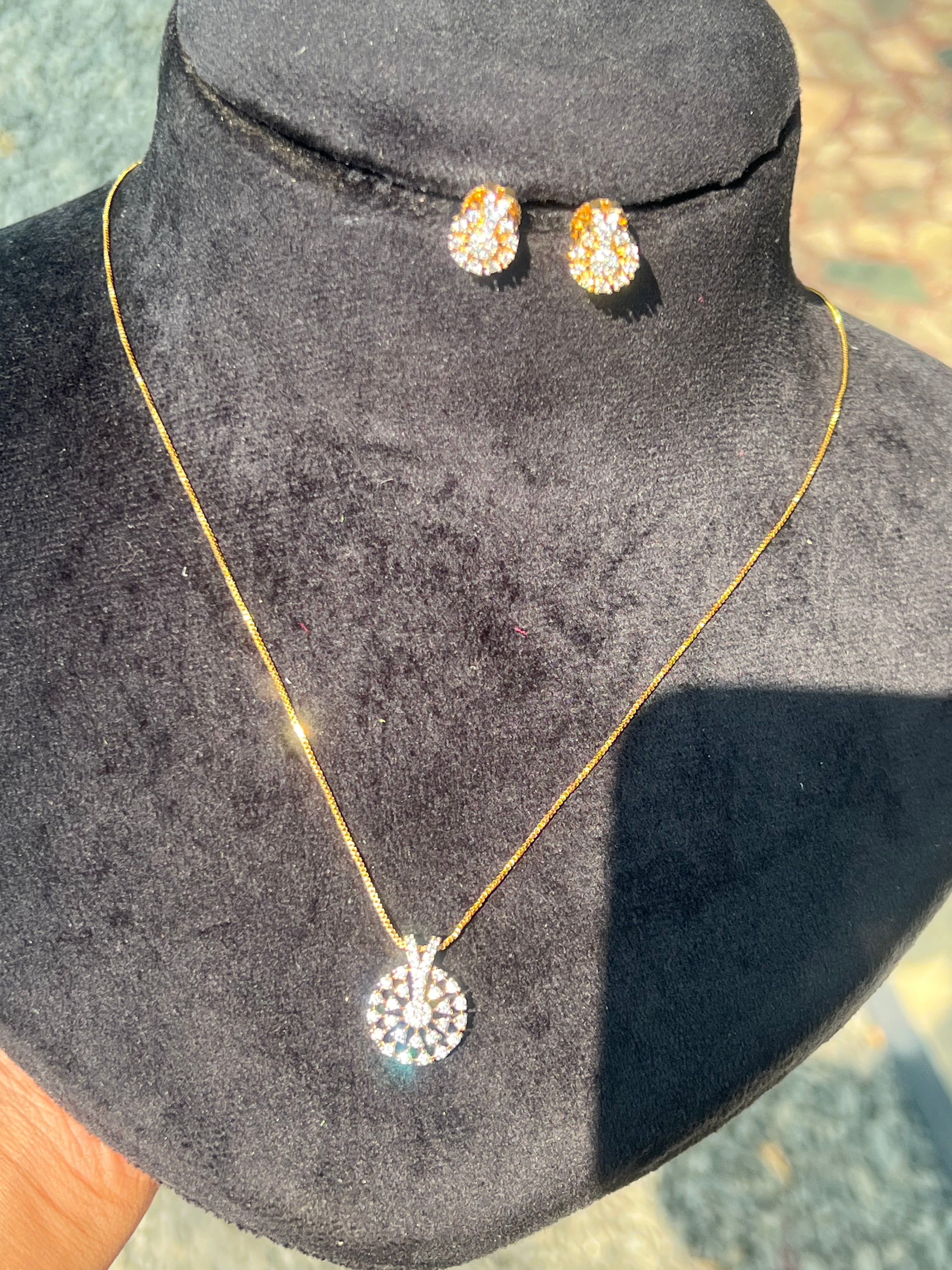 Premium diamond finish pendant set product code D105