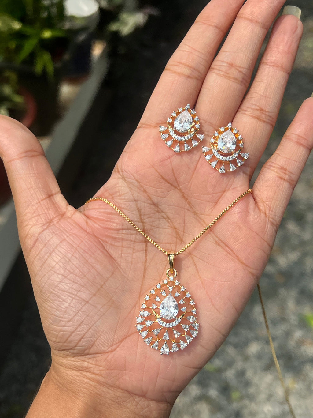 Premium occasion wear diamond finish pendant set product code D136